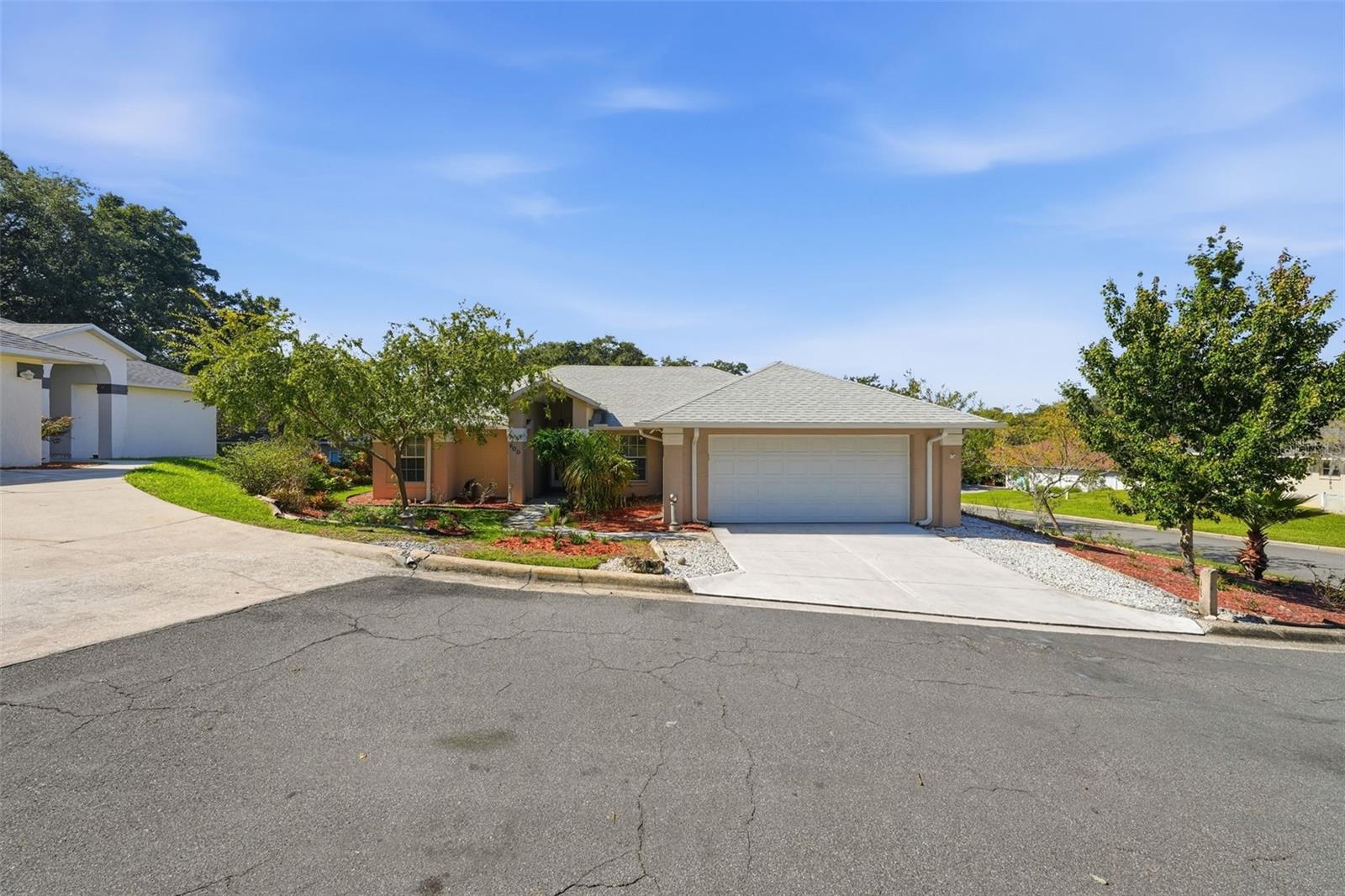 Single Family Residence at 600 HURON PL, MOUNT DORA, photo 3 of 48