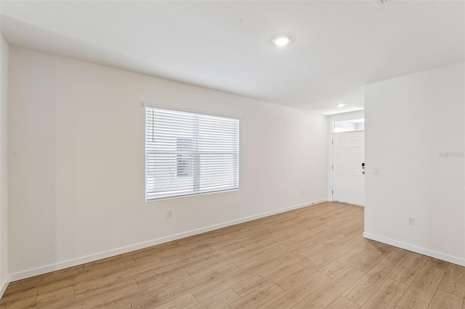 Single Family Residence at 1376 SCARLETT SAGE LN, SANFORD, photo 4 of 39