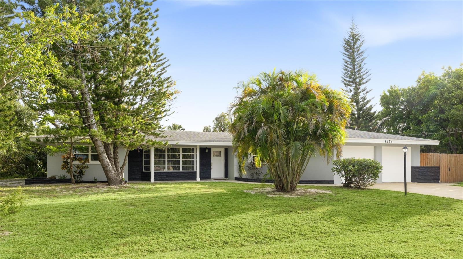 Single Family Residence at 4230 BAIRD ST, SARASOTA, photo 3 of 43