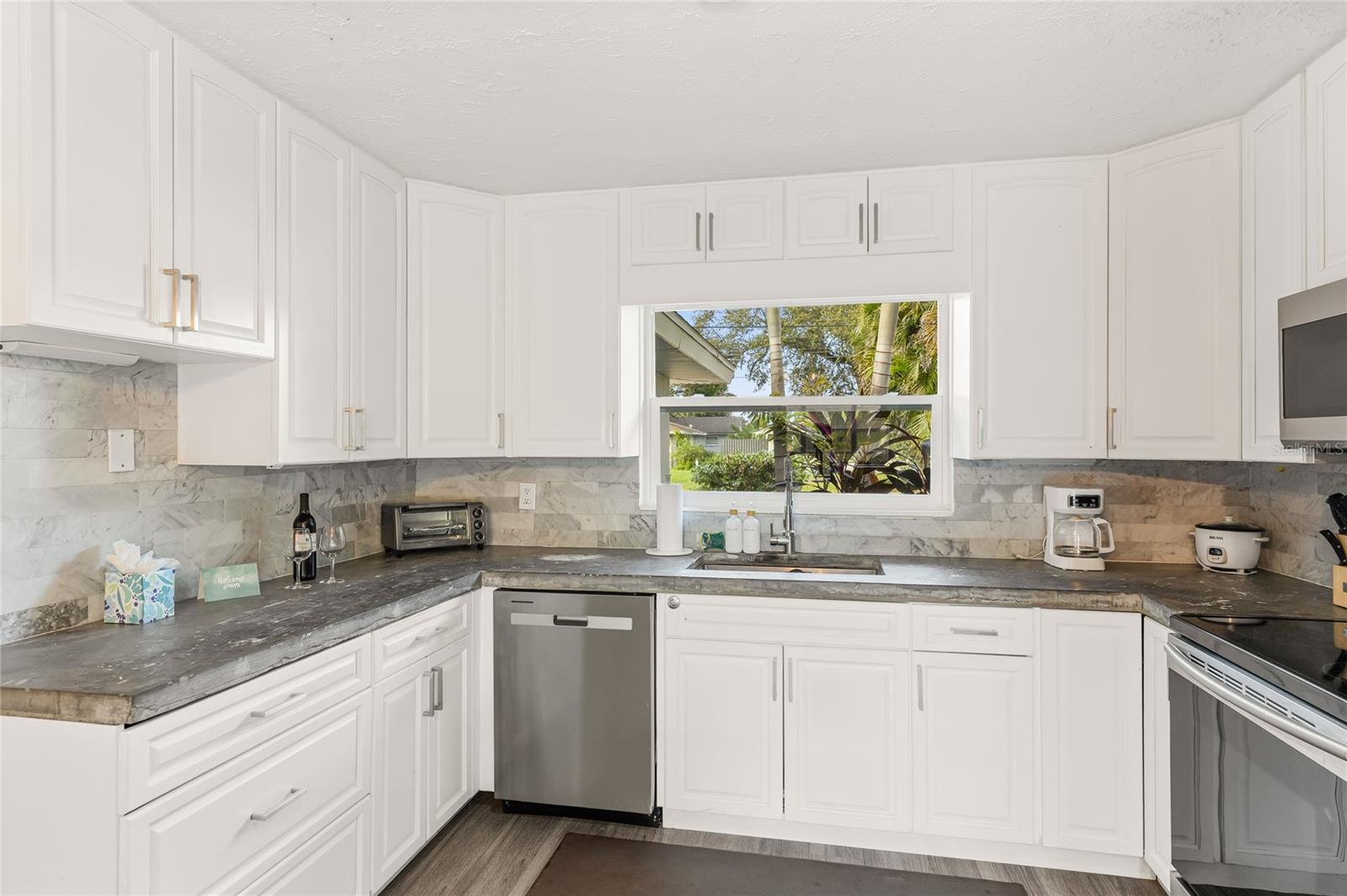 Single Family Residence at 4230 BAIRD ST, SARASOTA, photo 15 of 43