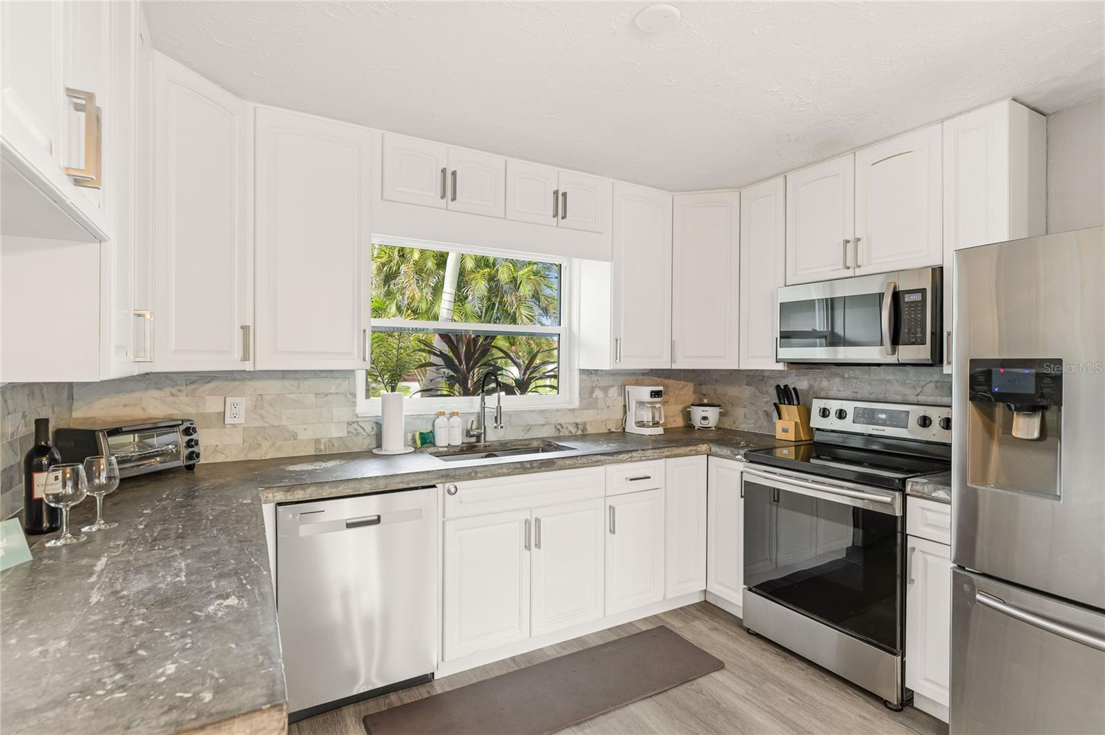 Single Family Residence at 4230 BAIRD ST, SARASOTA, photo 16 of 43