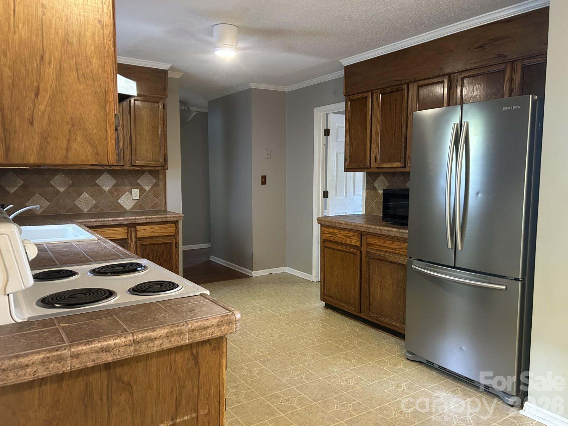 Single Family Residence at 1555 Brookbend Court, Fort Mill, photo 5 of 35