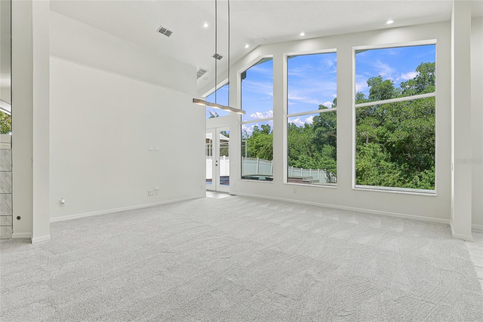 Single Family Residence at 1101 DARLINGTON OAK DR NE, ST PETERSBURG, photo 5 of 41