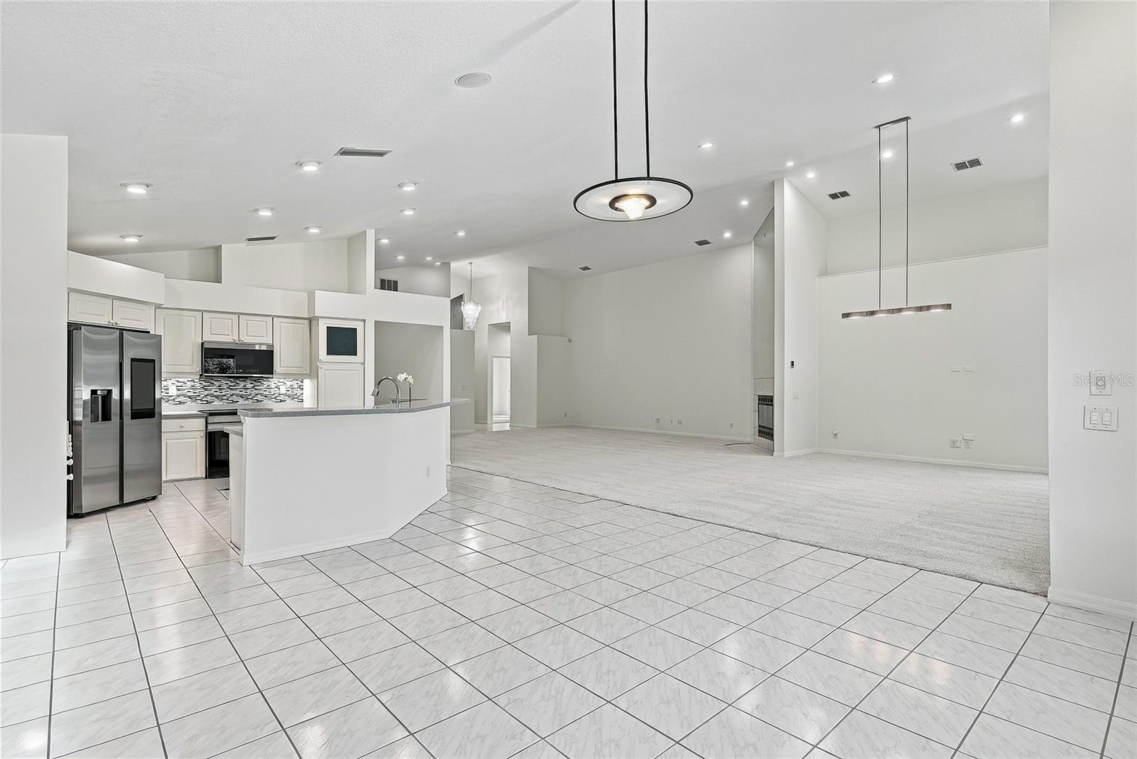 Single Family Residence at 1101 DARLINGTON OAK DR NE, ST PETERSBURG, photo 7 of 41