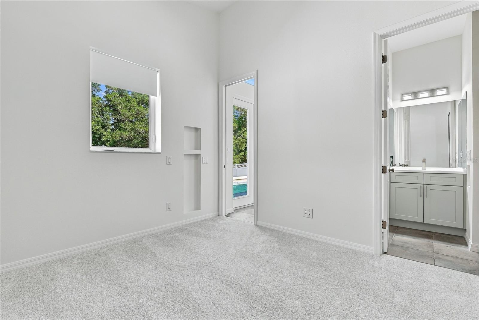 Single Family Residence at 1101 DARLINGTON OAK DR NE, ST PETERSBURG, photo 19 of 41