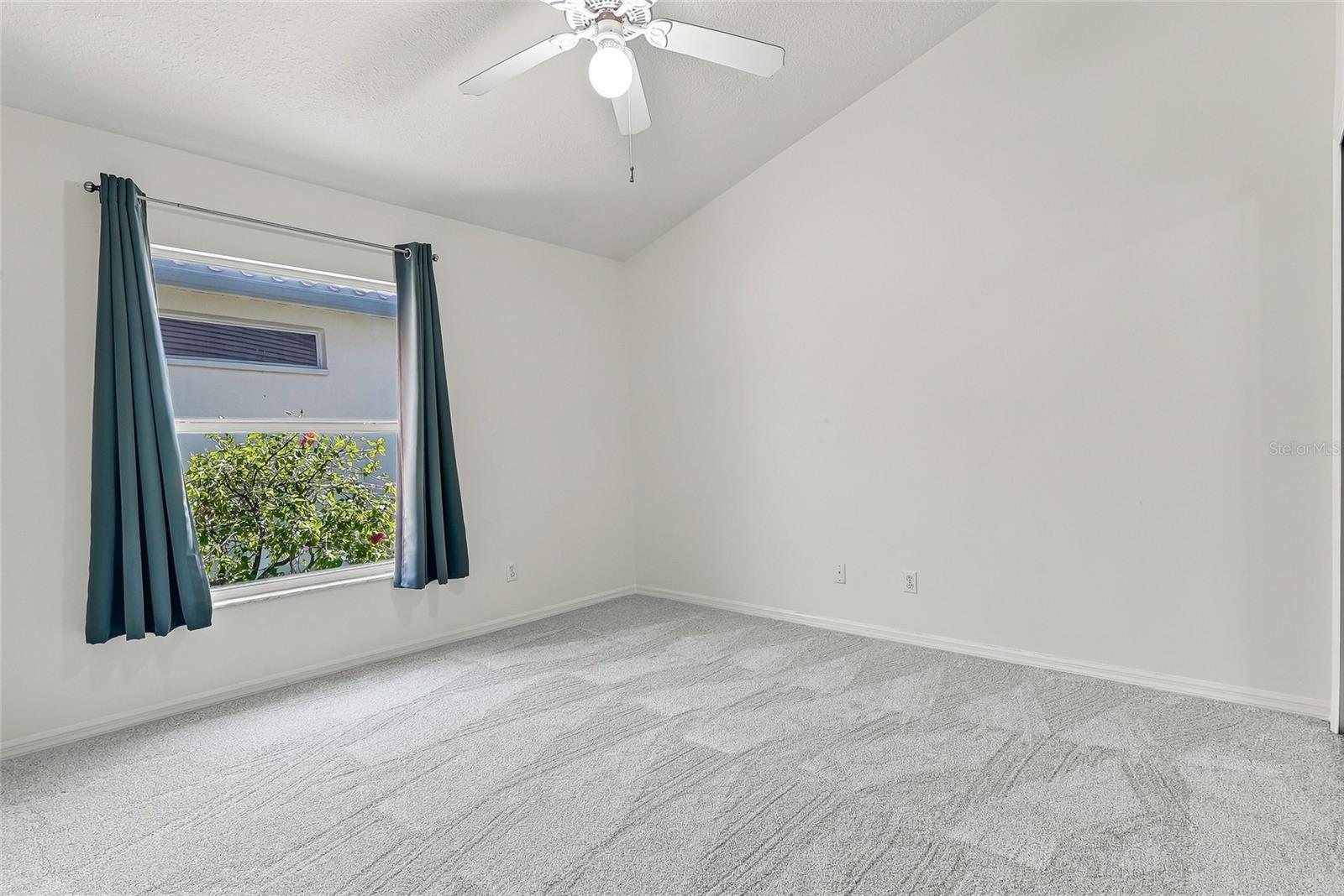 Single Family Residence at 1101 DARLINGTON OAK DR NE, ST PETERSBURG, photo 26 of 41