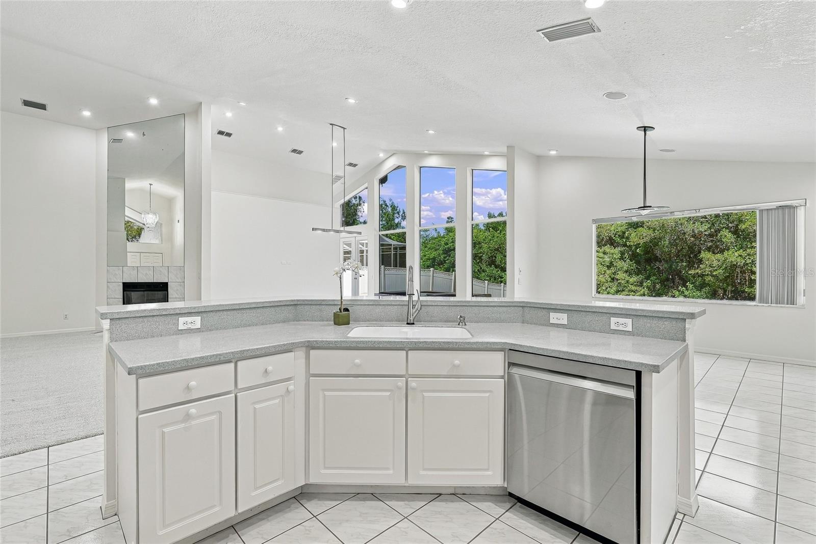 Open and spacious kitchen with breakfast bar for casual dining. - 1101 DARLINGTON OAK DR NE, ST PETERSBURG
