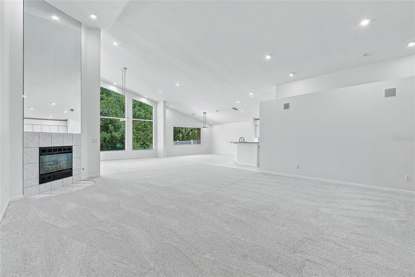 Single Family Residence at 1101 DARLINGTON OAK DR NE, ST PETERSBURG, photo 32 of 41