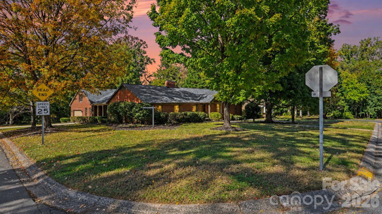 Single Family Residence at 701 Manning Drive, Charlotte, photo 3 of 47