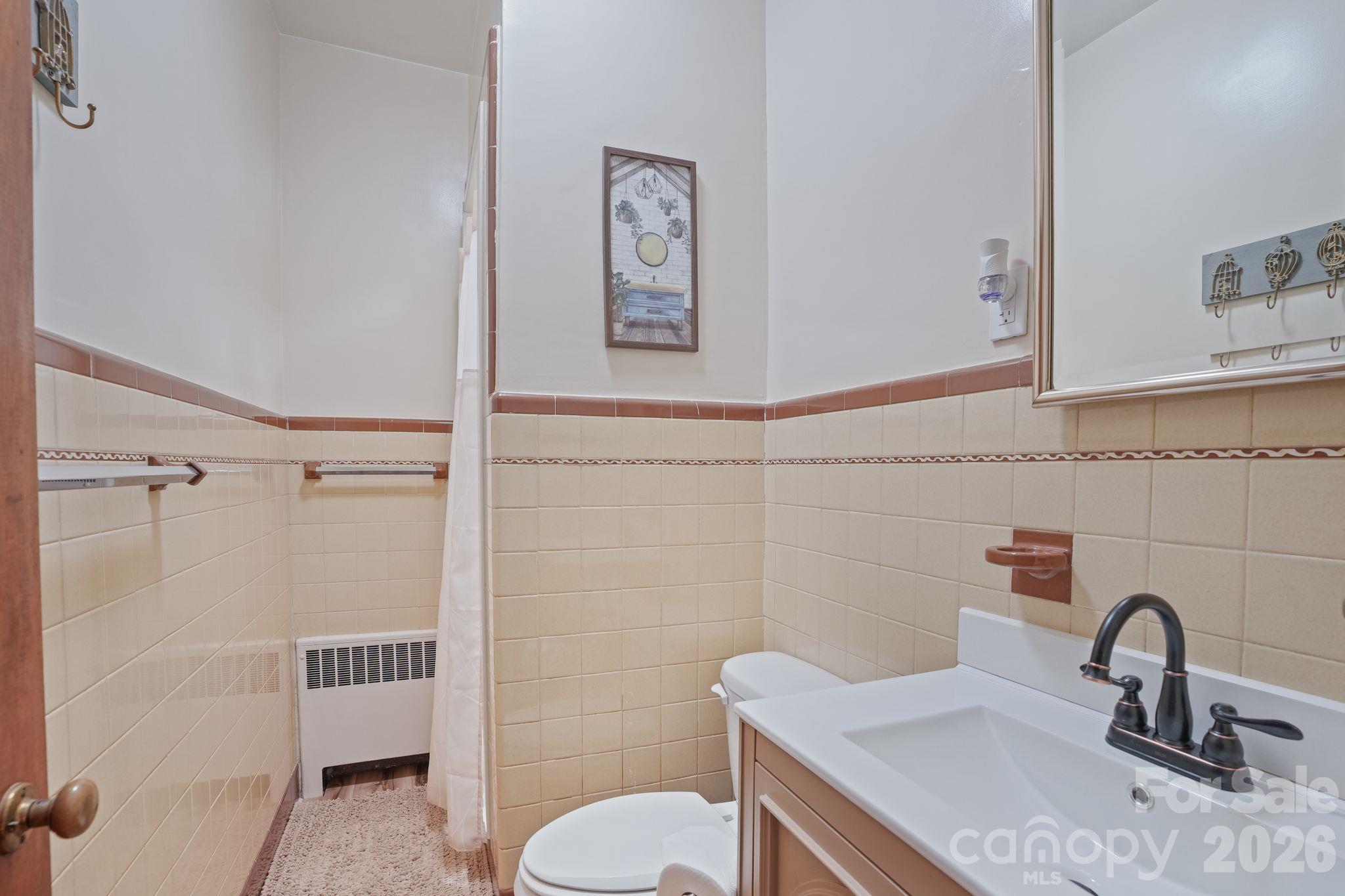 Full Bath with Shower as In-Suite, Main Level Bedroom - 319 N Zion Street, Landis