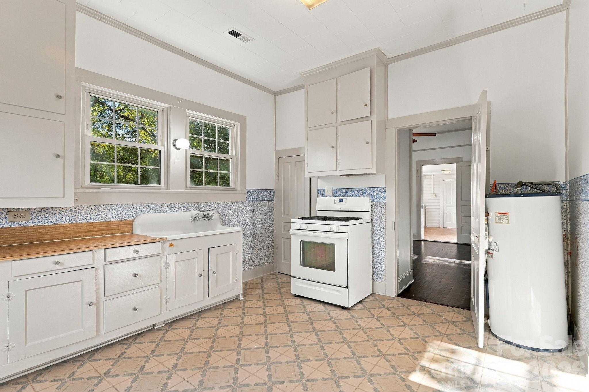 Single Family Residence at 325 Main Street, Rockwell, photo 9 of 12