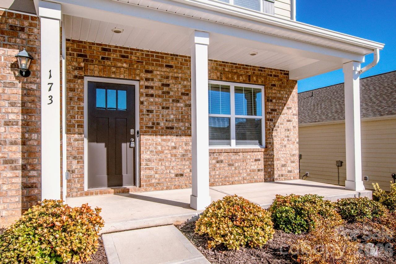 Single Family Residence at 173 Calvin Creek Drive, Troutman, photo 2 of 30