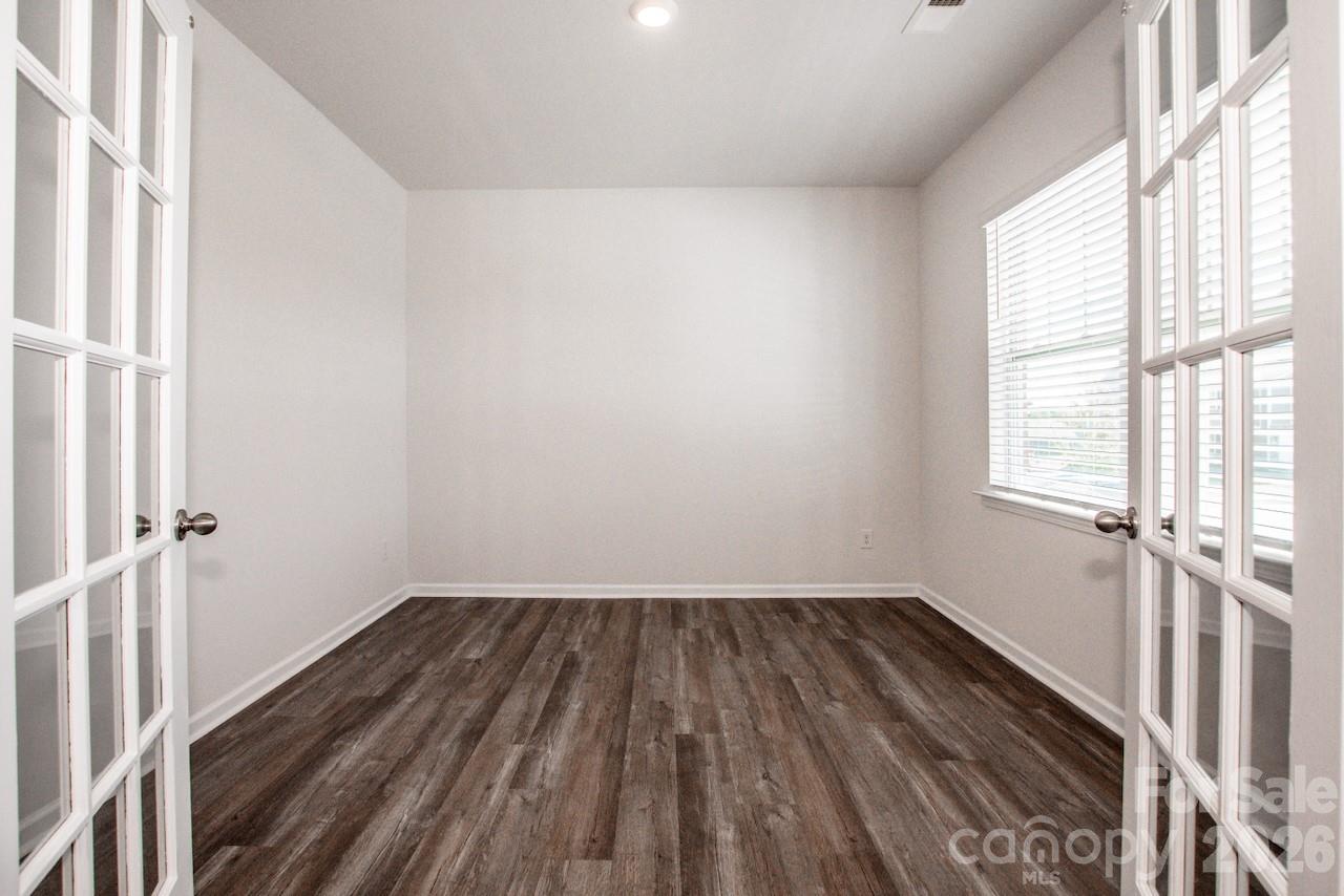 Single Family Residence at 173 Calvin Creek Drive, Troutman, photo 5 of 30