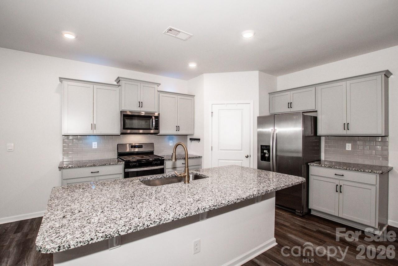 Single Family Residence at 173 Calvin Creek Drive, Troutman, photo 10 of 30