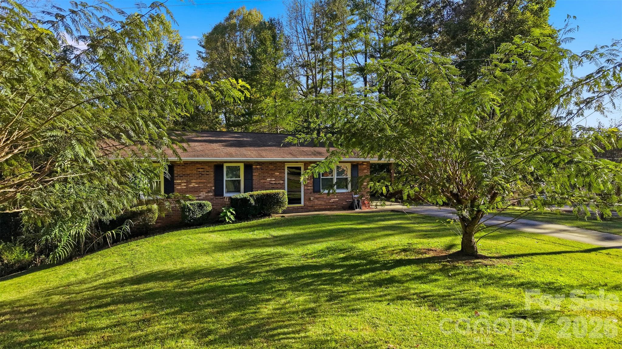 Single Family Residence at 2735 Tablerock Road, Lenoir, photo 2 of 38