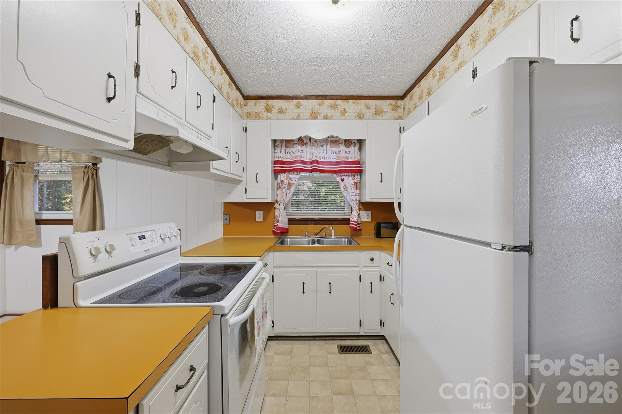 Single Family Residence at 2735 Tablerock Road, Lenoir, photo 15 of 38