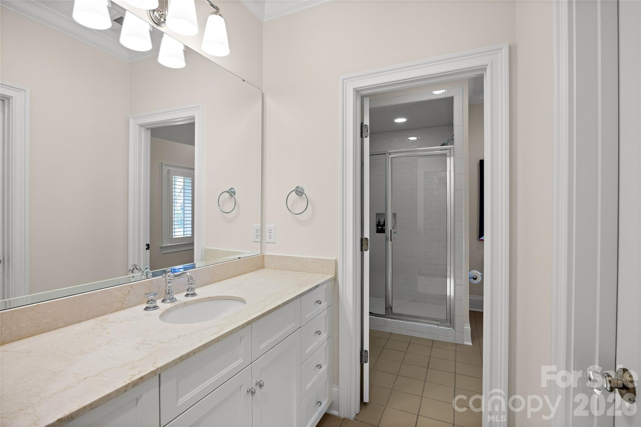 Ensuite-bath - 2622 Bucknell Avenue, Charlotte