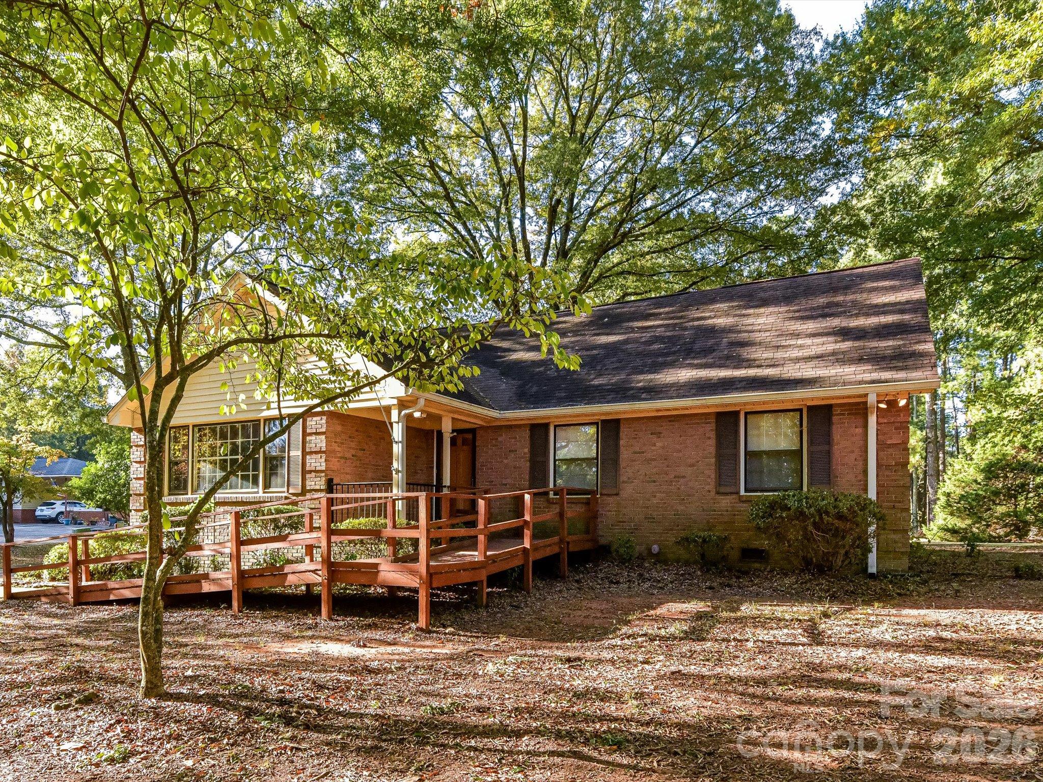 1806 Lakeview Drive