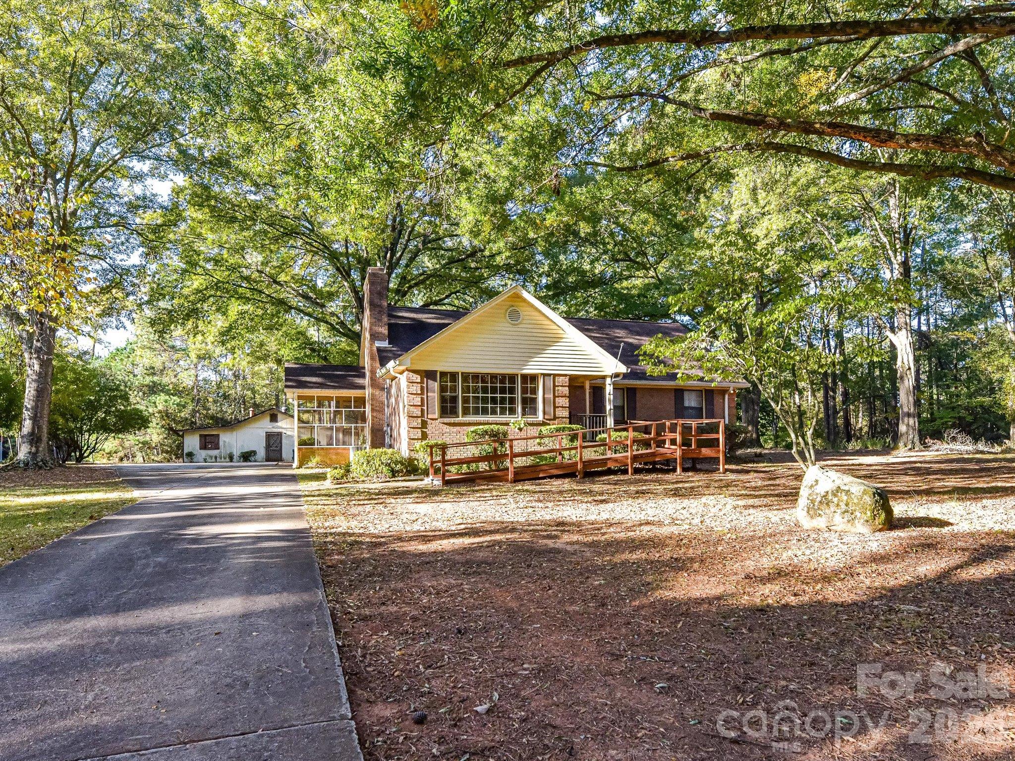 1806 Lakeview Dr - 1806 Lakeview Drive, Pineville