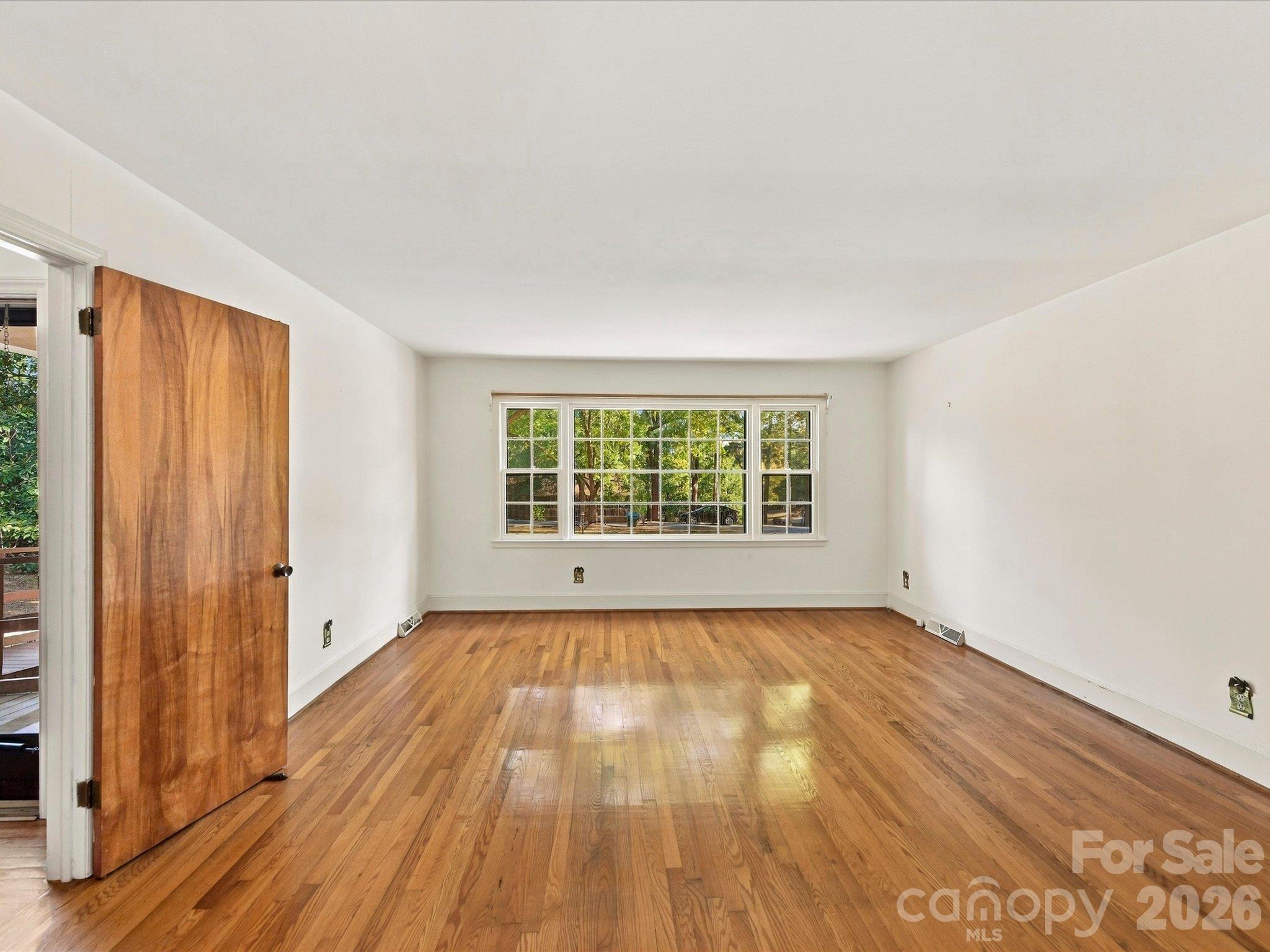 Living Room - 1806 Lakeview Drive, Pineville