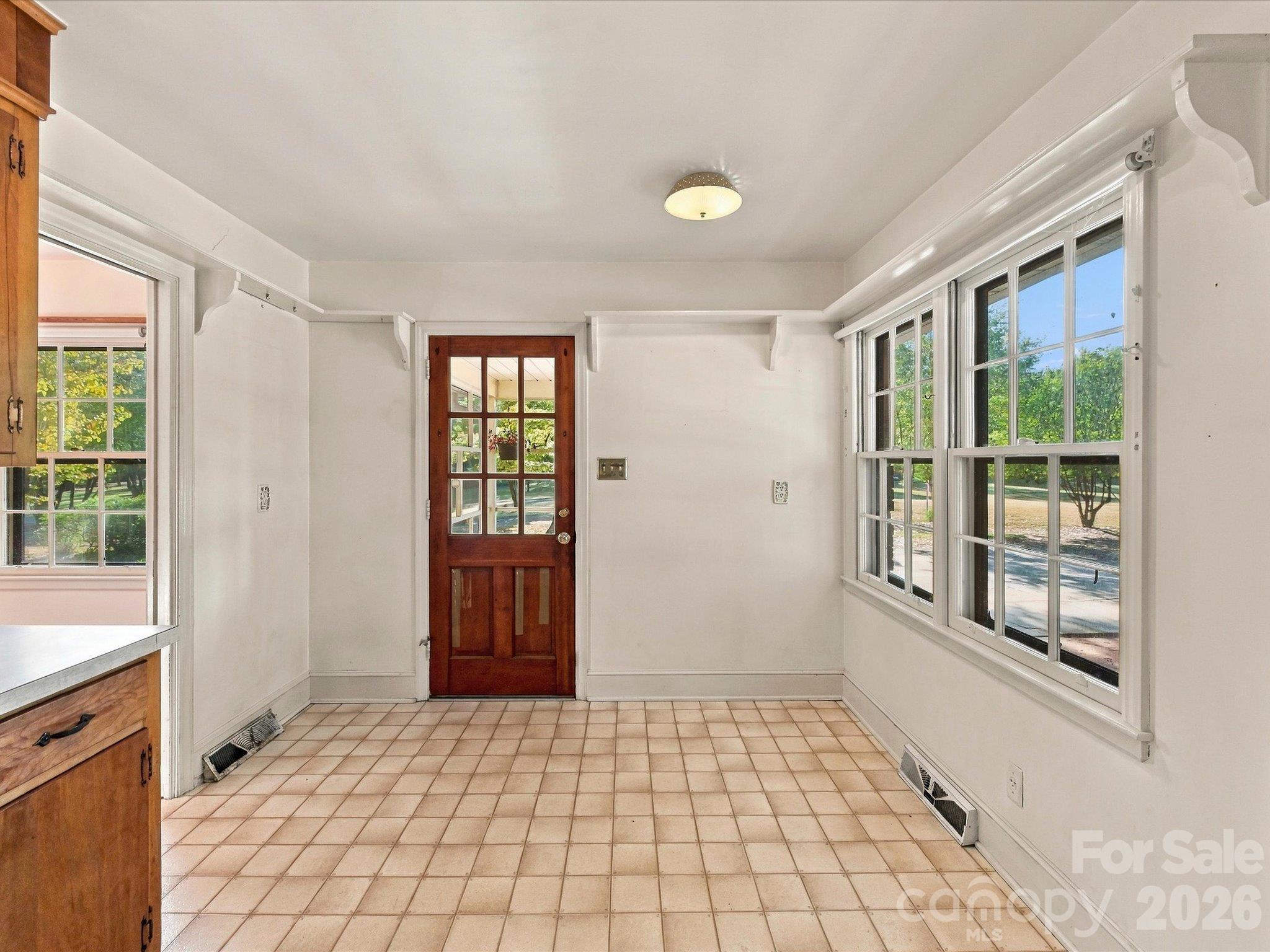 Breakfast Area - 1806 Lakeview Drive, Pineville