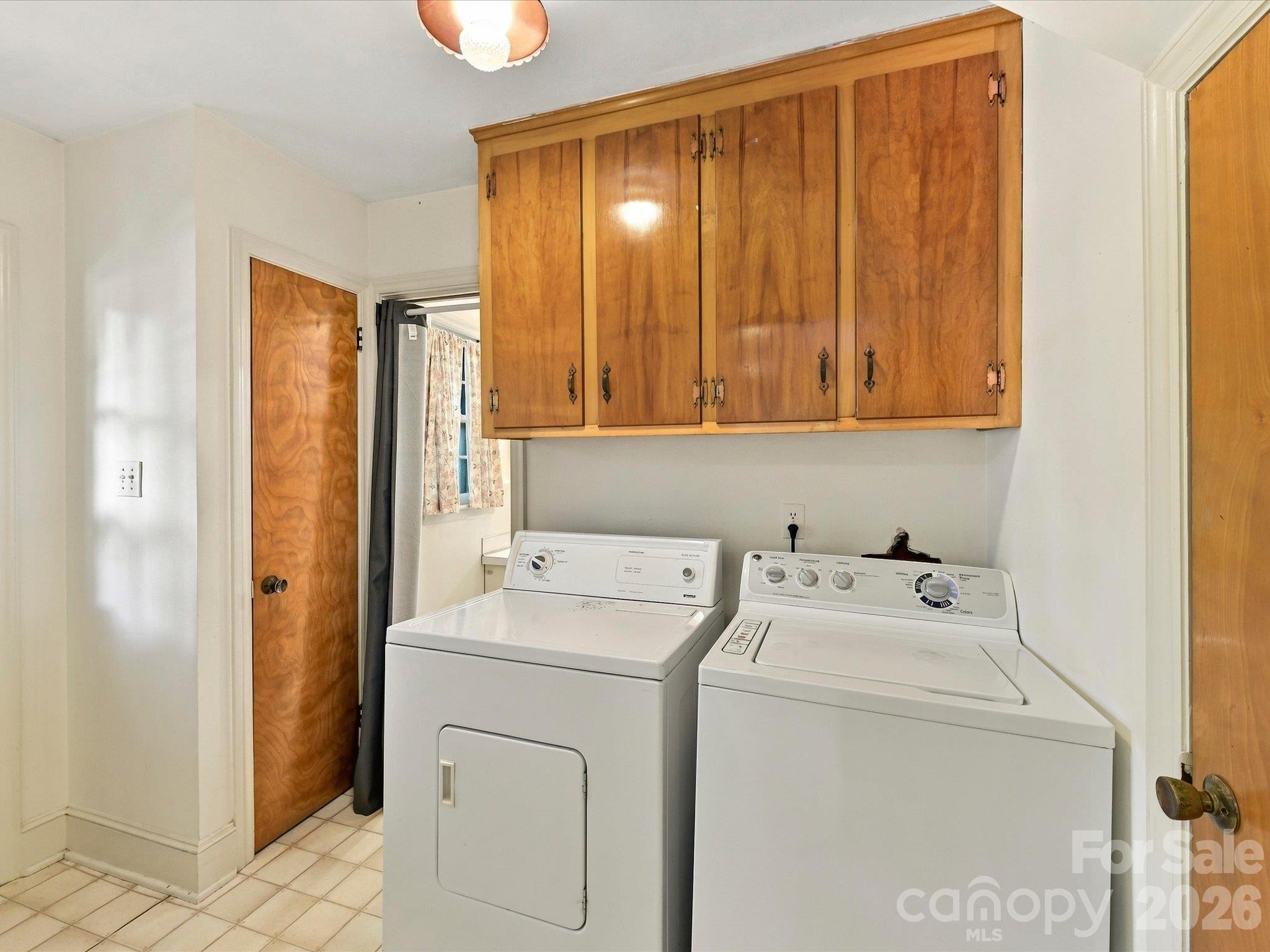 Laundry Room, Main Level - 1806 Lakeview Drive, Pineville