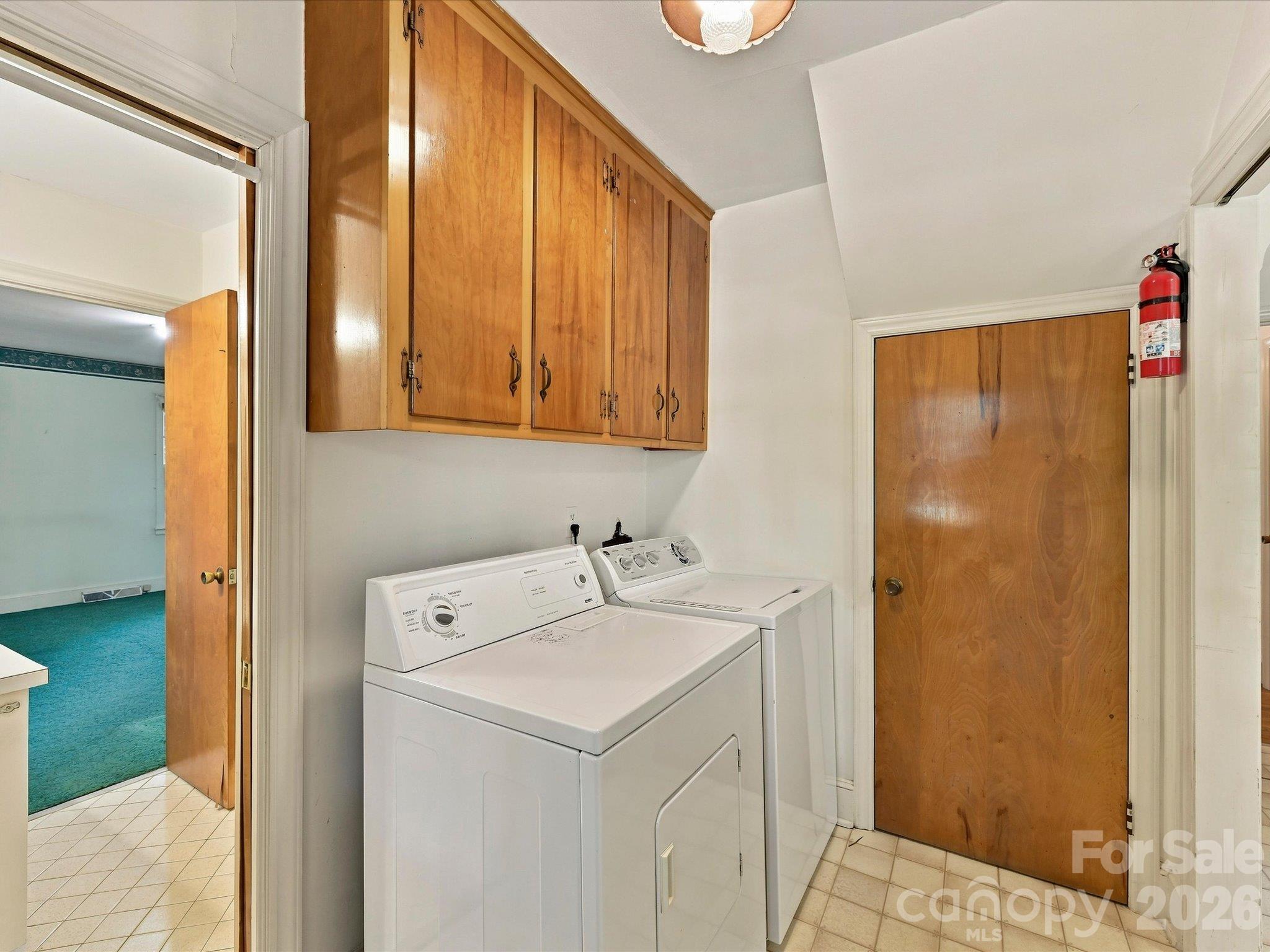 Laundry Room, Main Level - 1806 Lakeview Drive, Pineville