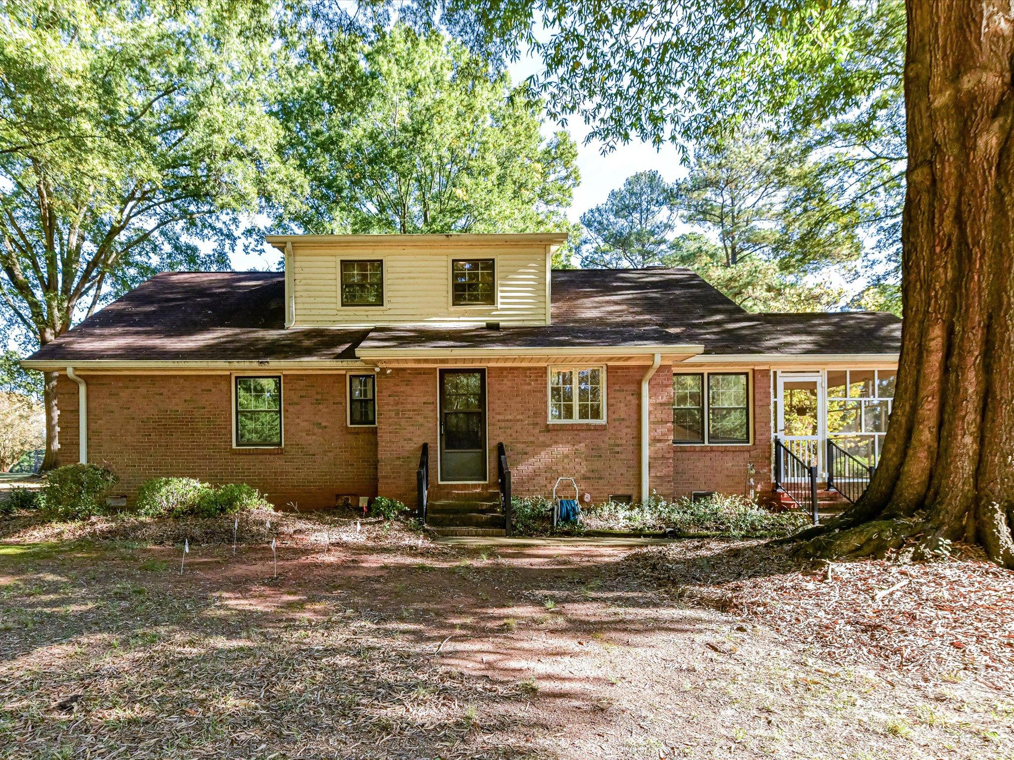 Back of 1806 Lakeview Dr - 1806 Lakeview Drive, Pineville