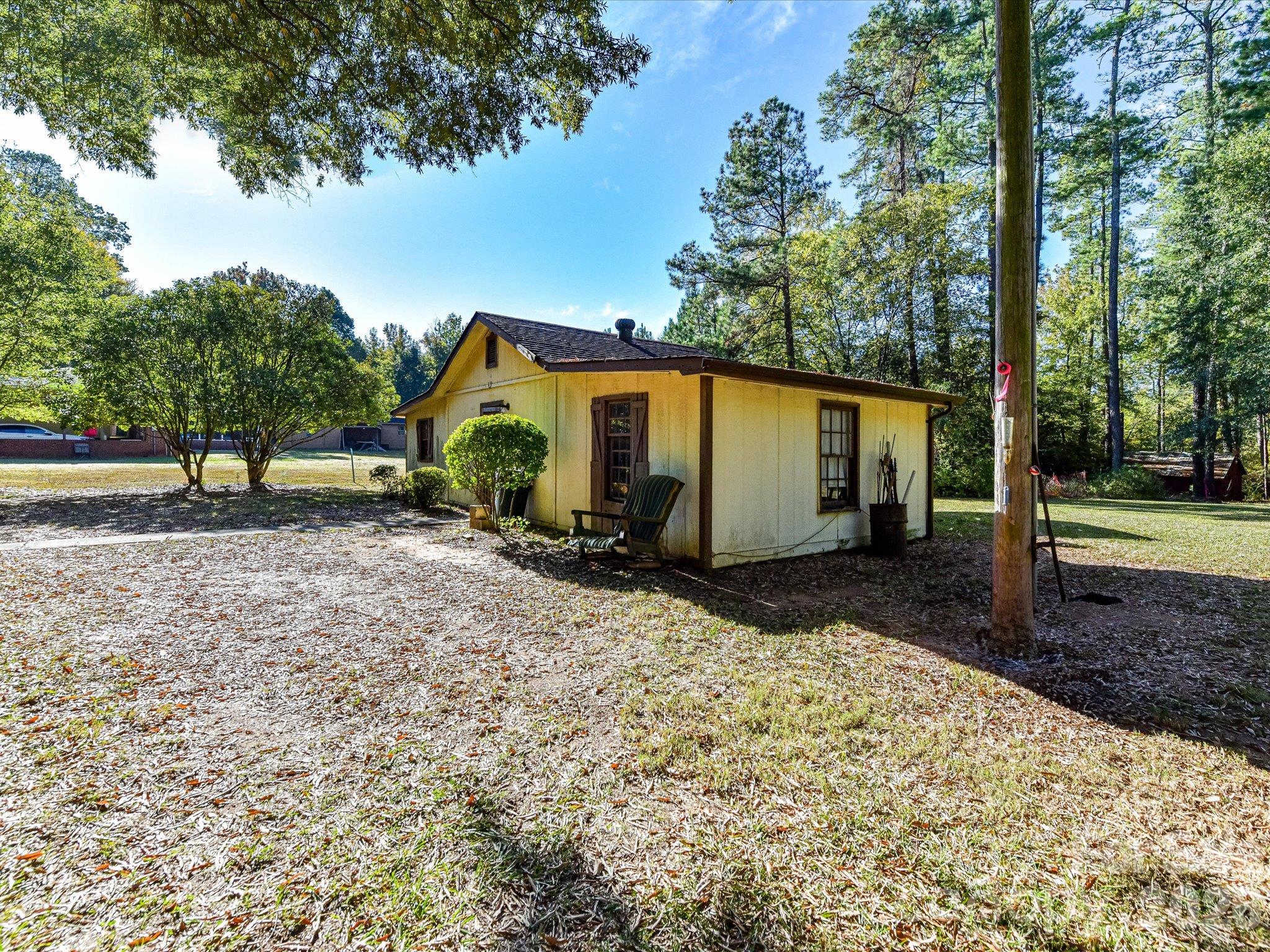 Outbuilding - 1806 Lakeview Drive, Pineville