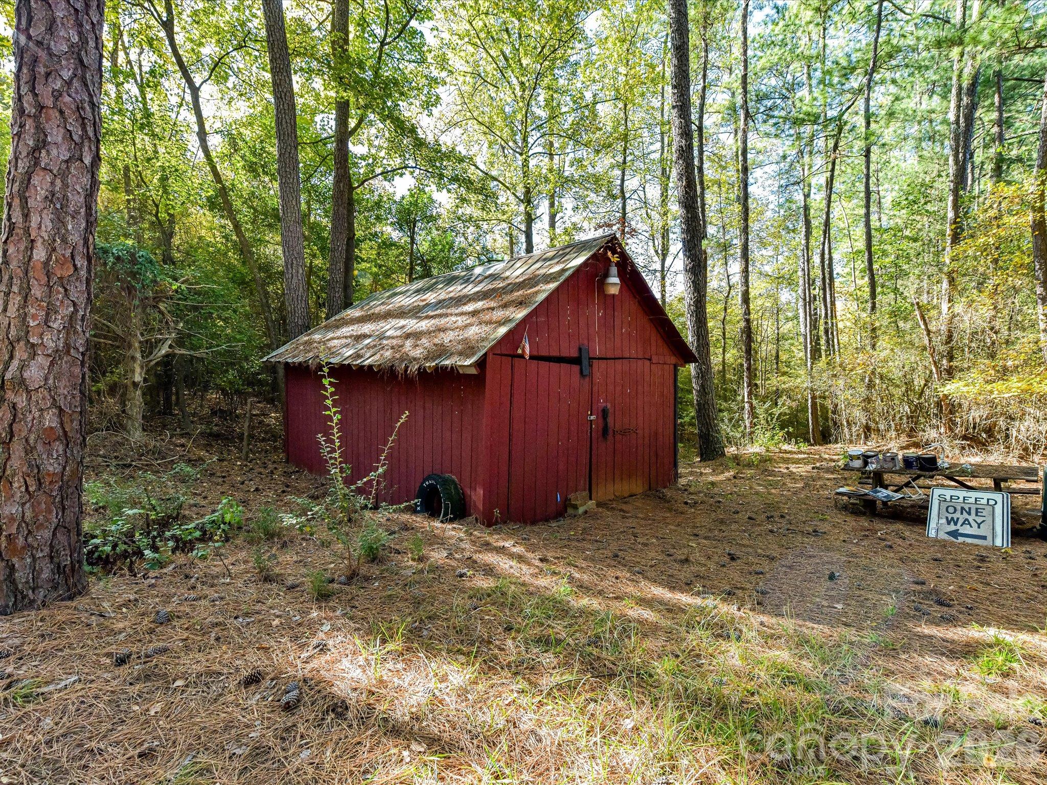 Shed - 1806 Lakeview Drive, Pineville