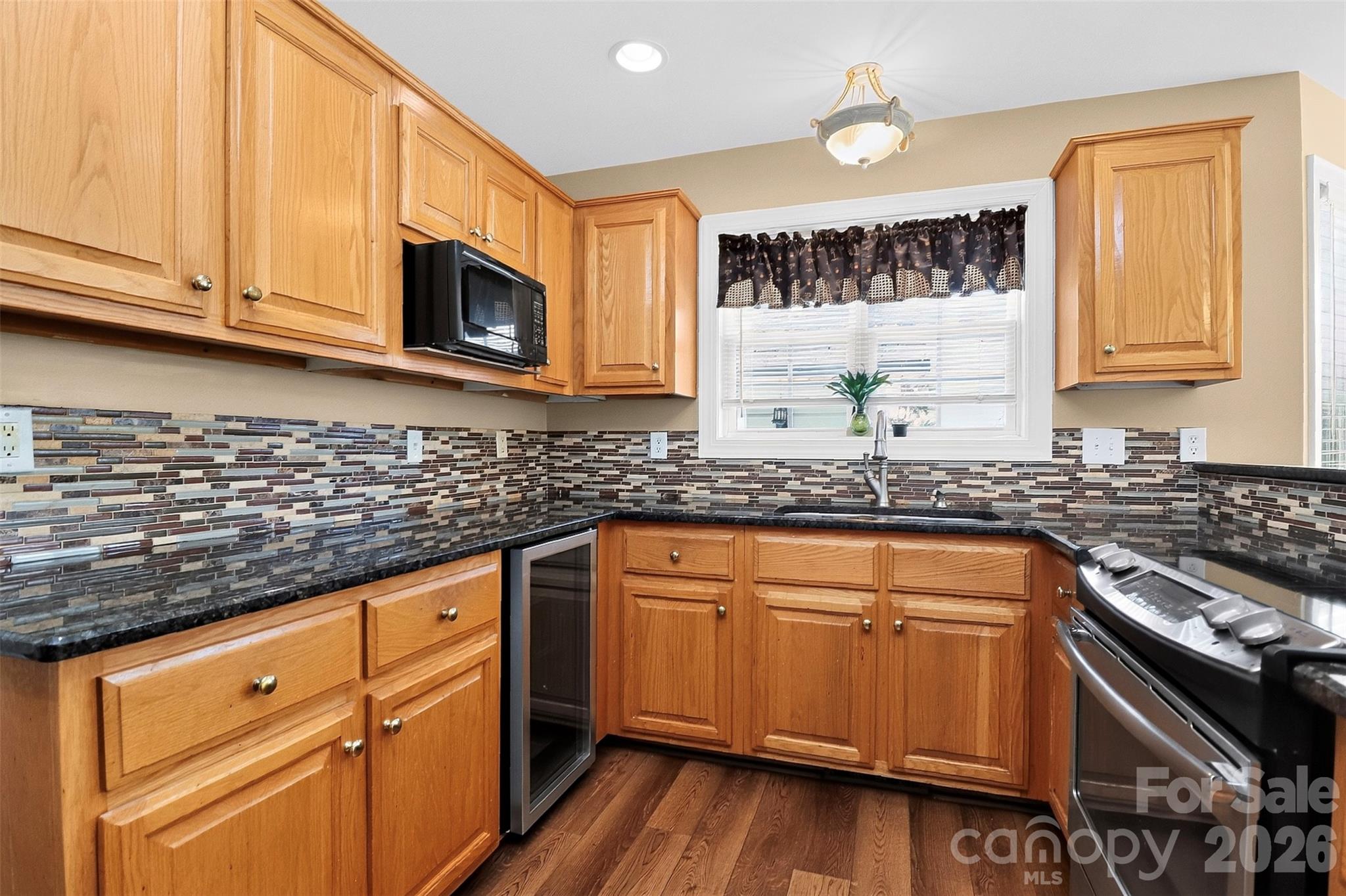 Single Family Residence at 313 Sweetbay Lane, York, photo 10 of 48