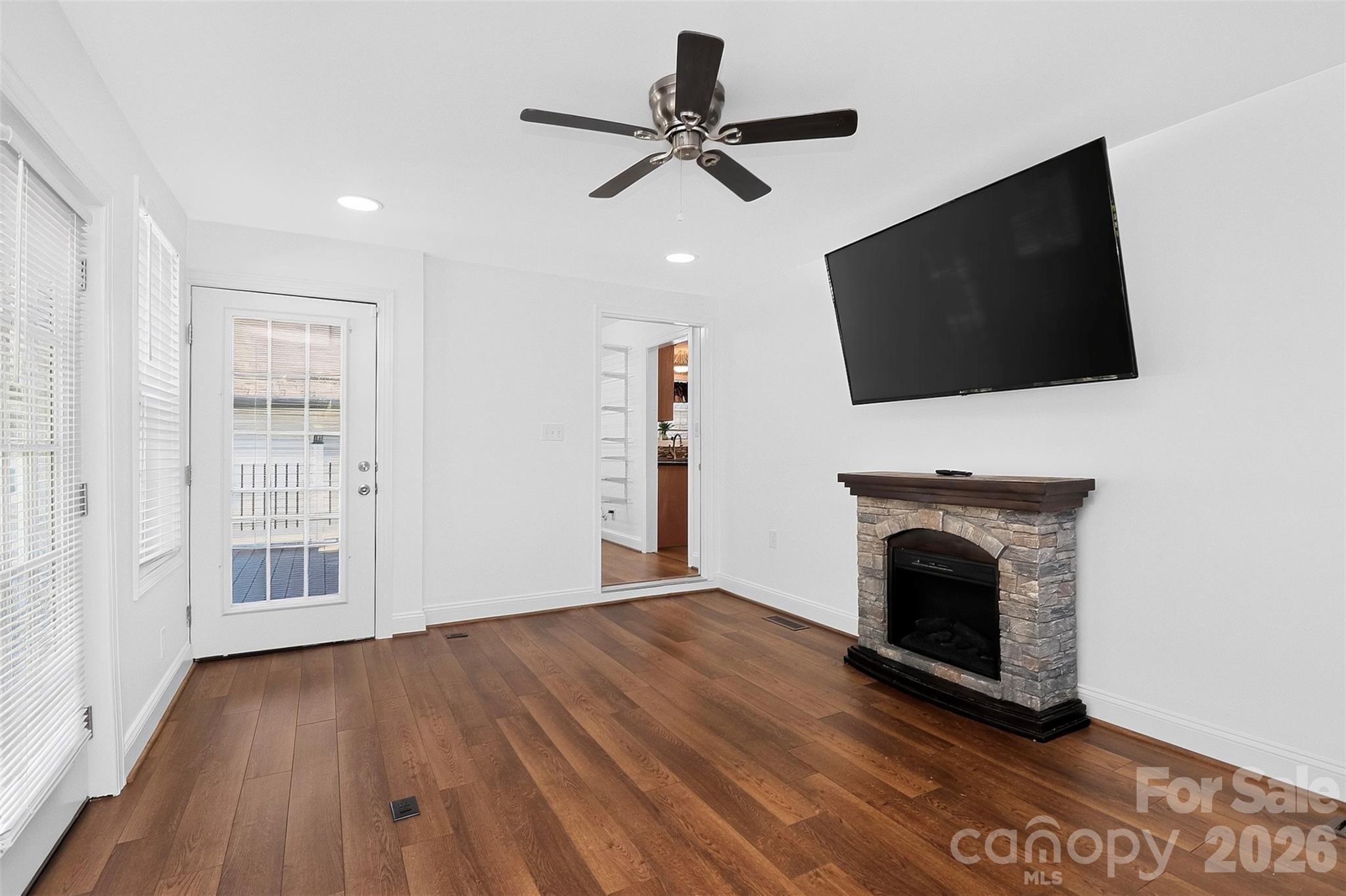 Single Family Residence at 313 Sweetbay Lane, York, photo 15 of 48