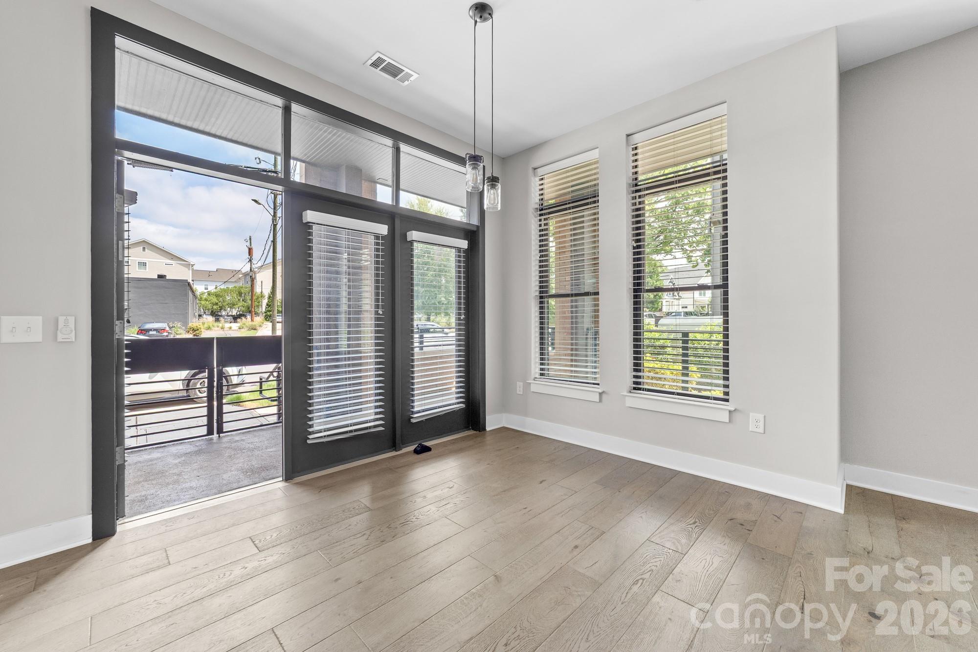 So much more natural light since this is an end unit - 2401 Euclid Avenue, Charlotte