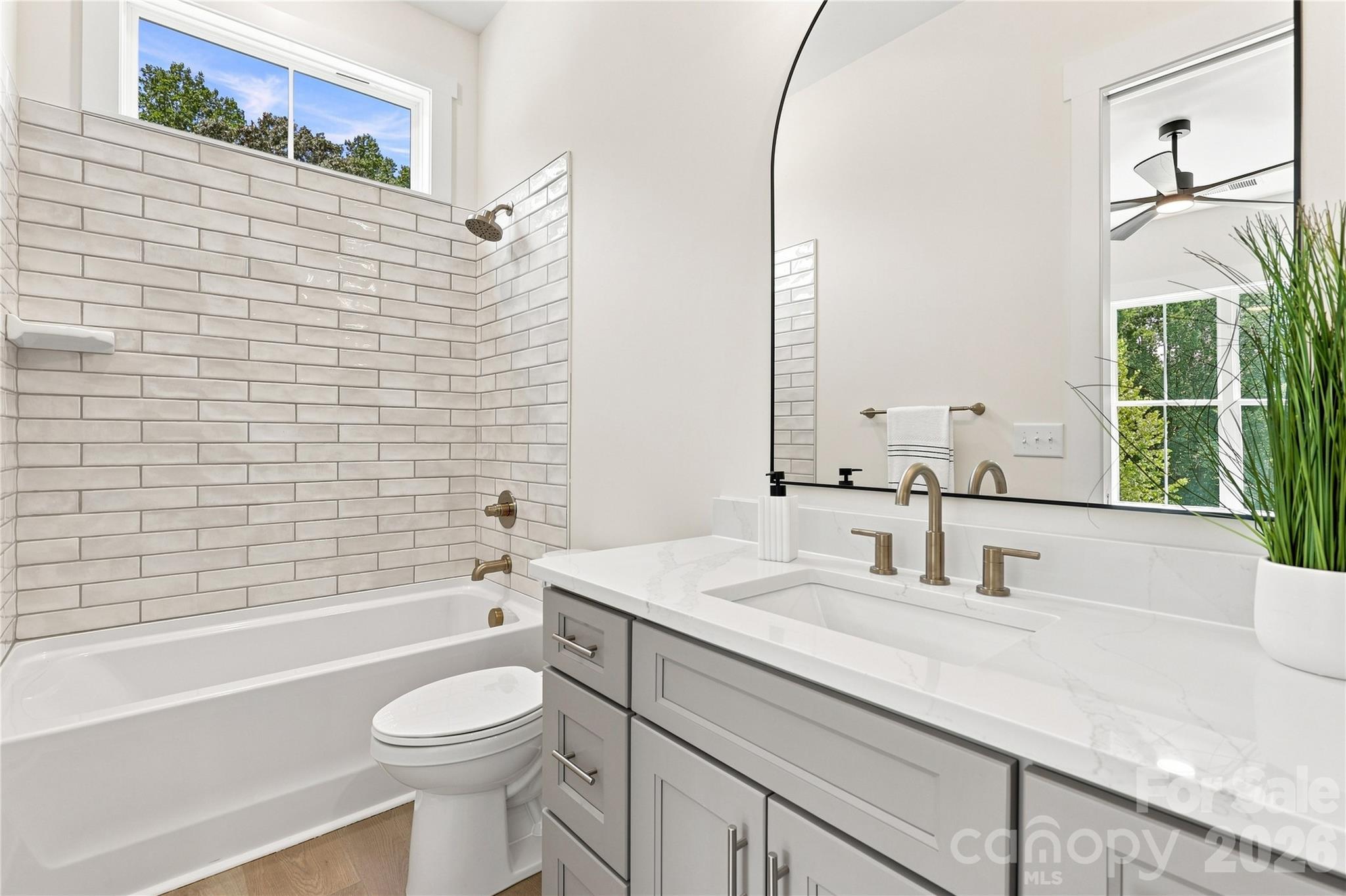 Ensuite bath for bedroom 2 (shown as included) - 509 Simpson Road, Locust