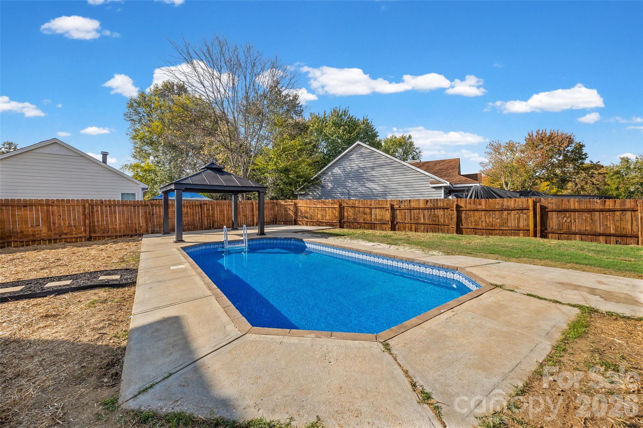 Single Family Residence at 1673 Crestdale Road, Rock Hill, photo 6 of 31