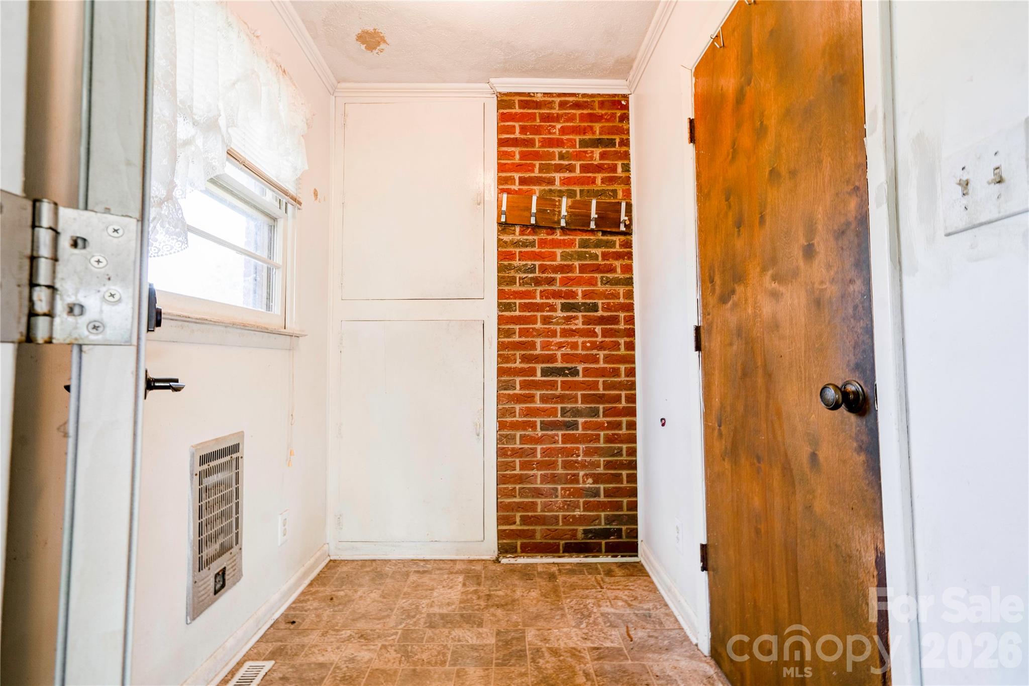 Mudroom - 2202 S Post Road, Shelby