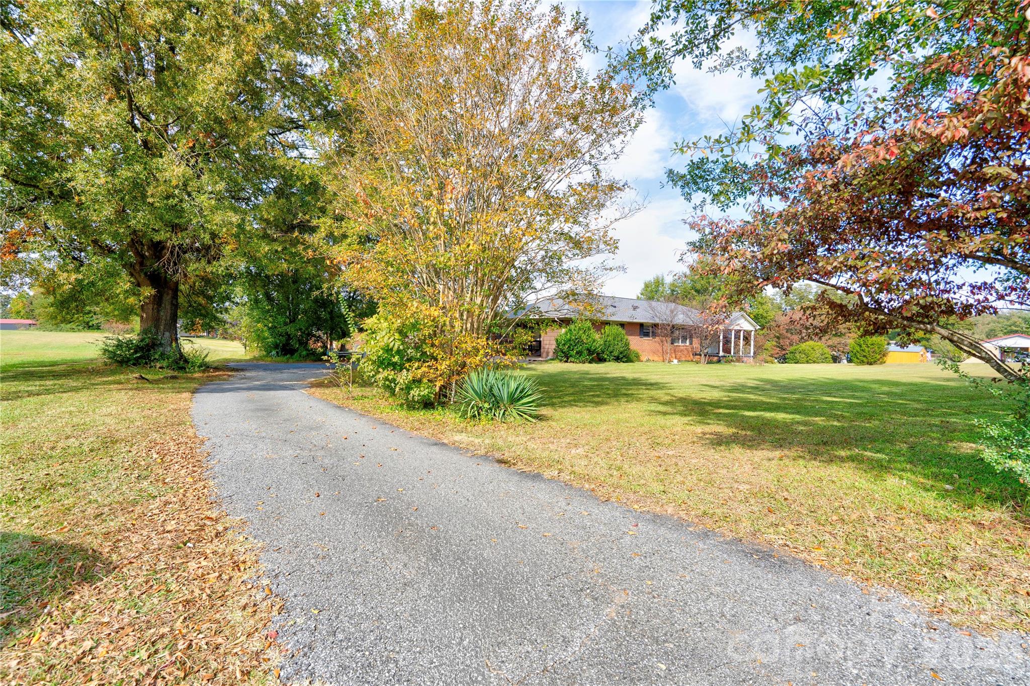 Front Left/Driveway - 2202 S Post Road, Shelby