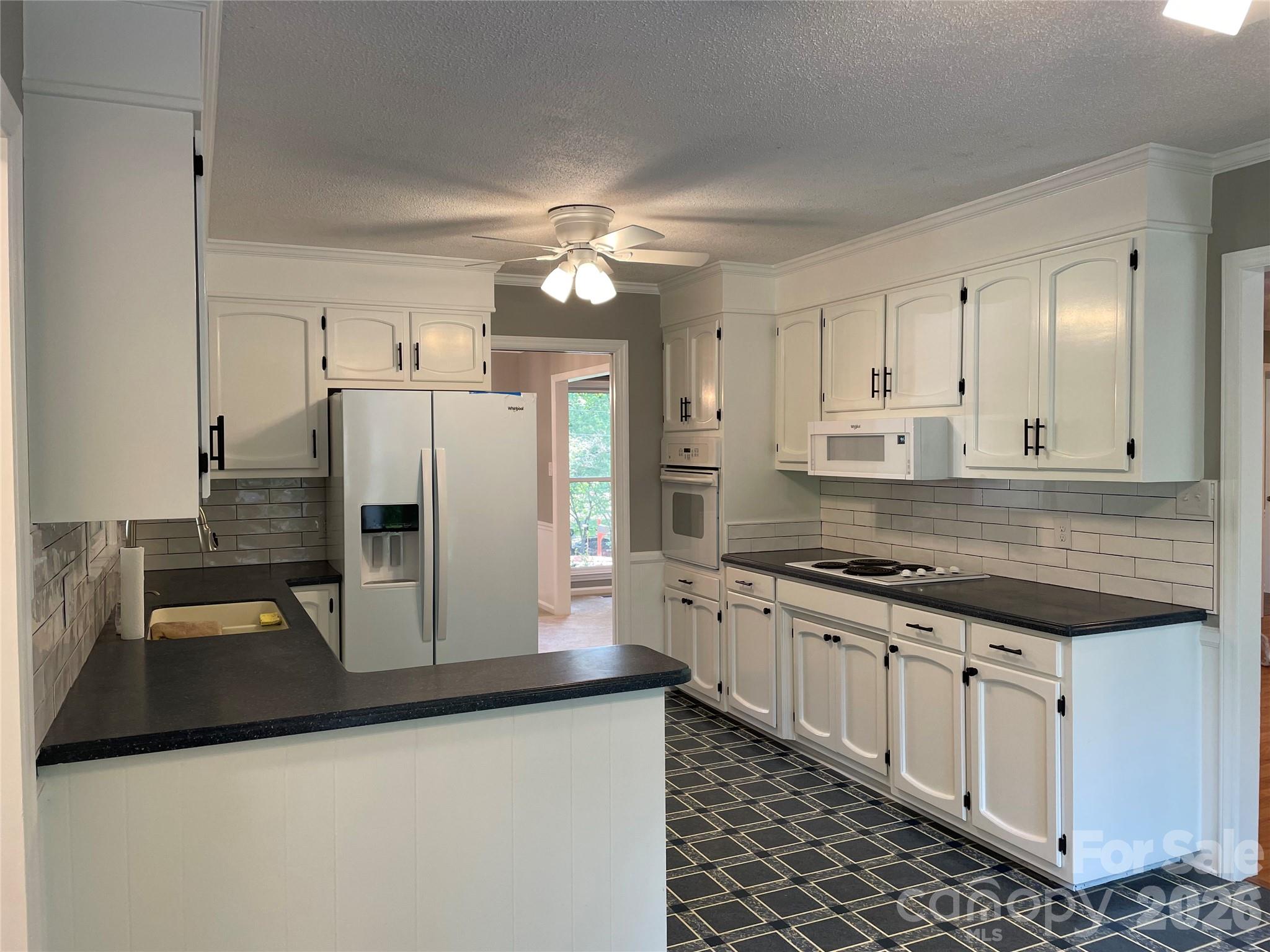 Single Family Residence at 7942 Lake Vista Drive, Denver, photo 10 of 41