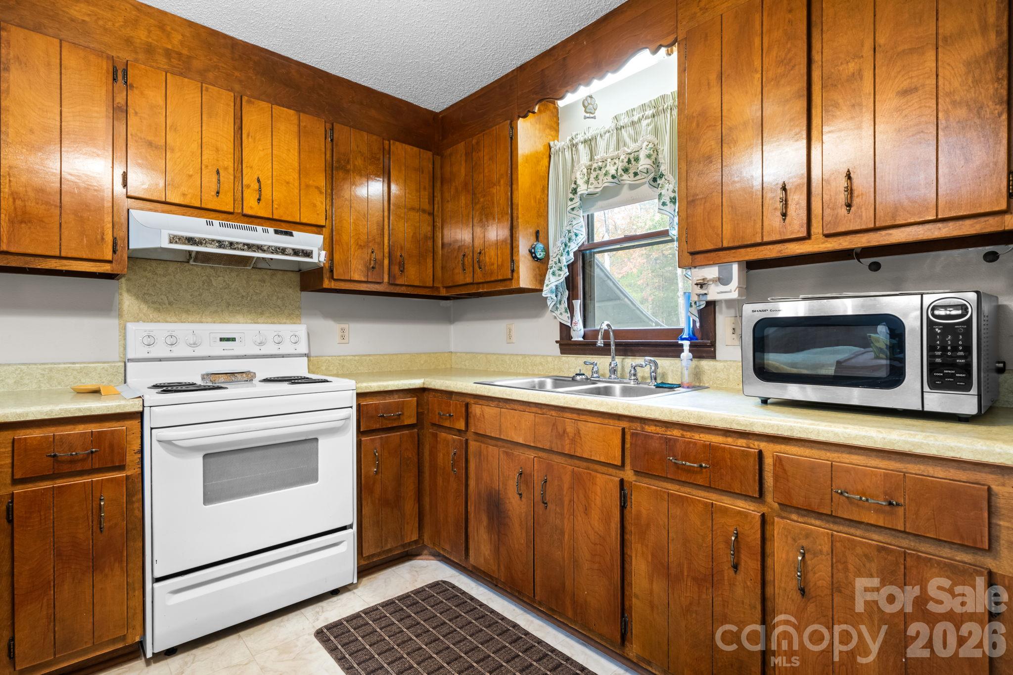 Single Family Residence at 745 Marler Road, Marion, photo 8 of 47