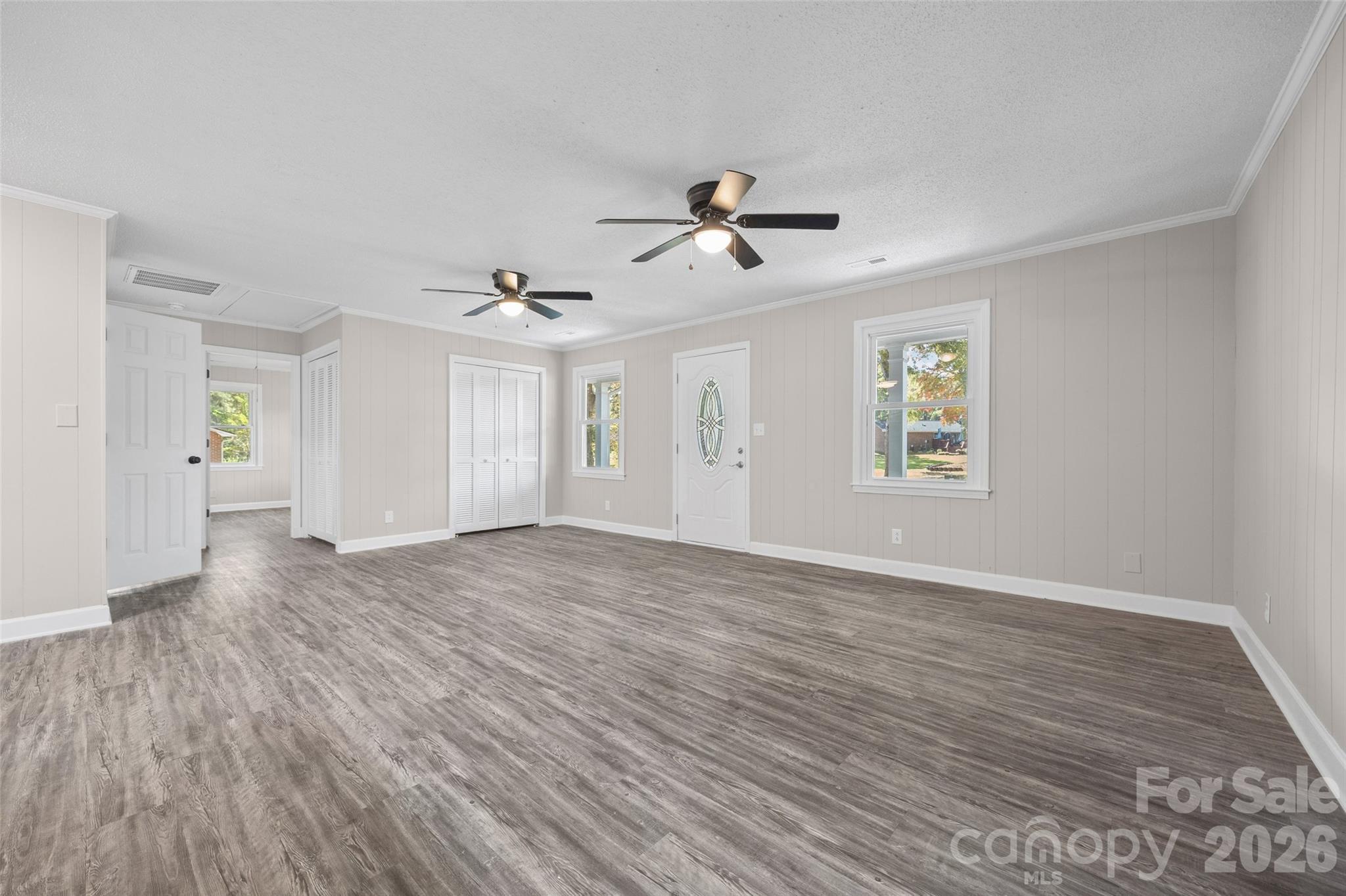 Single Family Residence at 205 Robin Lane, York, photo 5 of 27