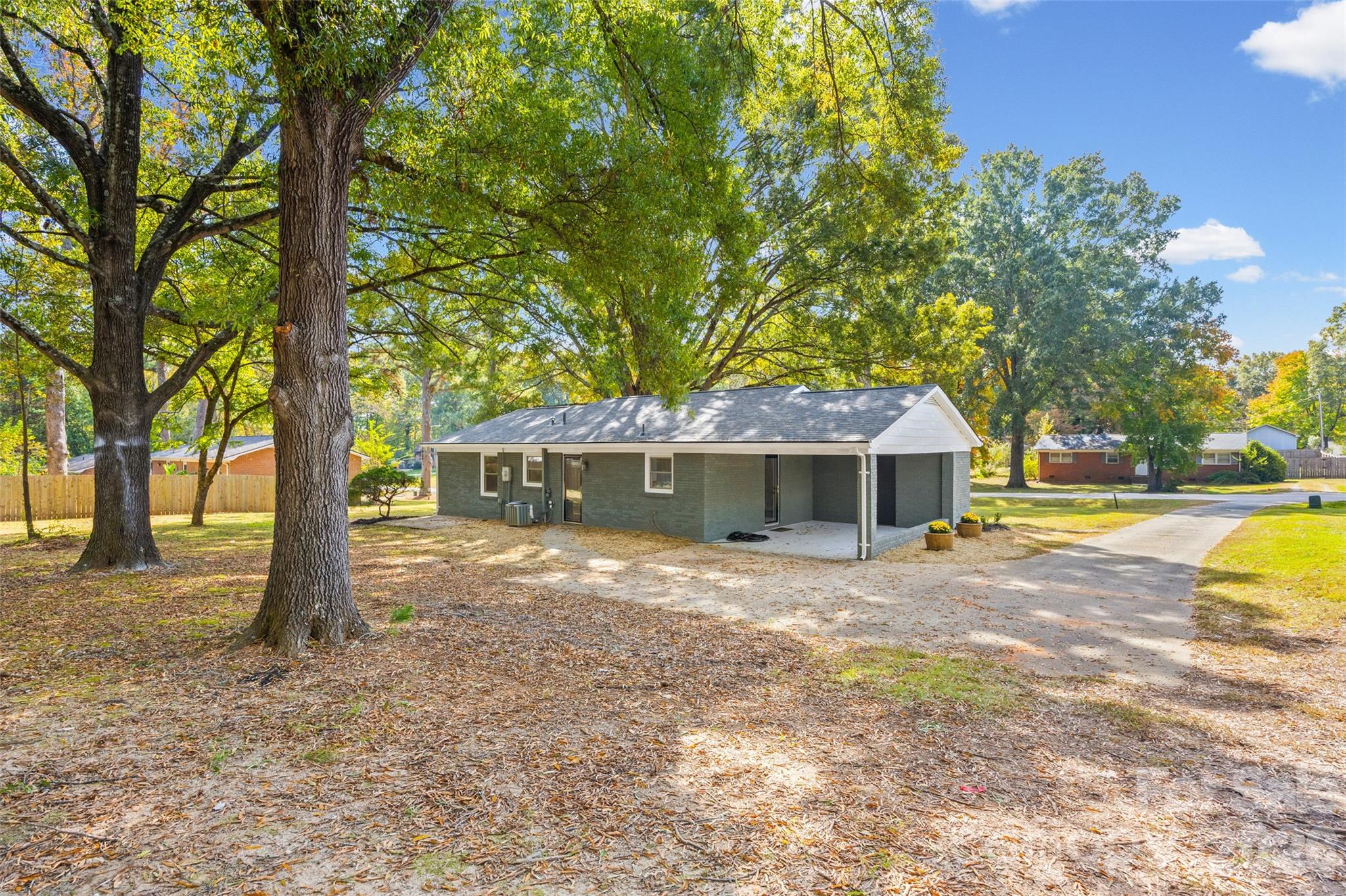 Single Family Residence at 205 Robin Lane, York, photo 25 of 27