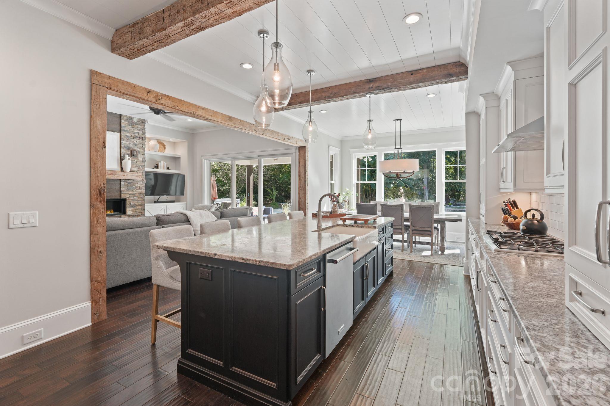 Single Family Residence at 13908 Island Drive, Huntersville, photo 10 of 46