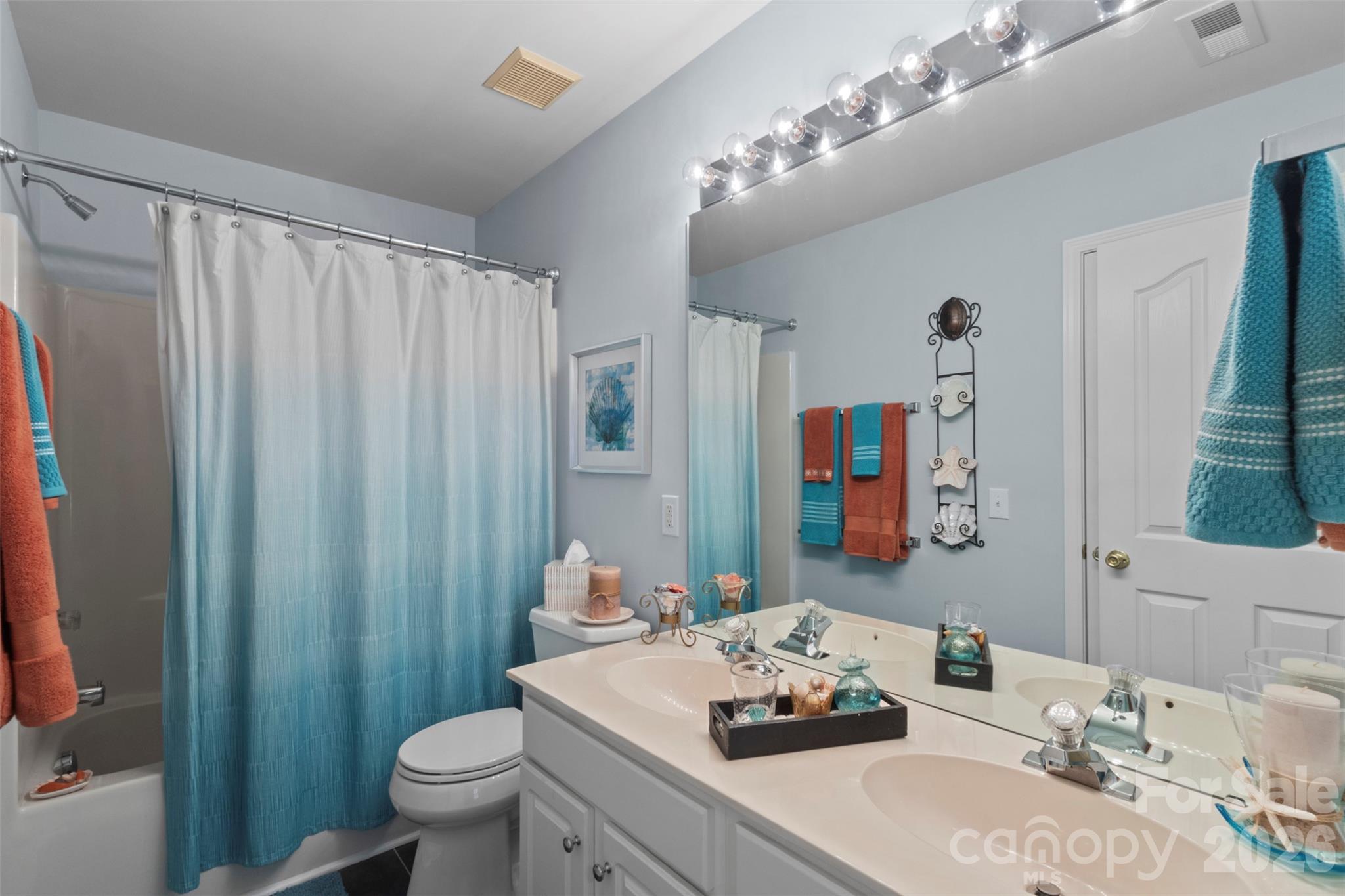 Hall bath has updated tile floors - 18912 Harbor Cove Drive, Cornelius
