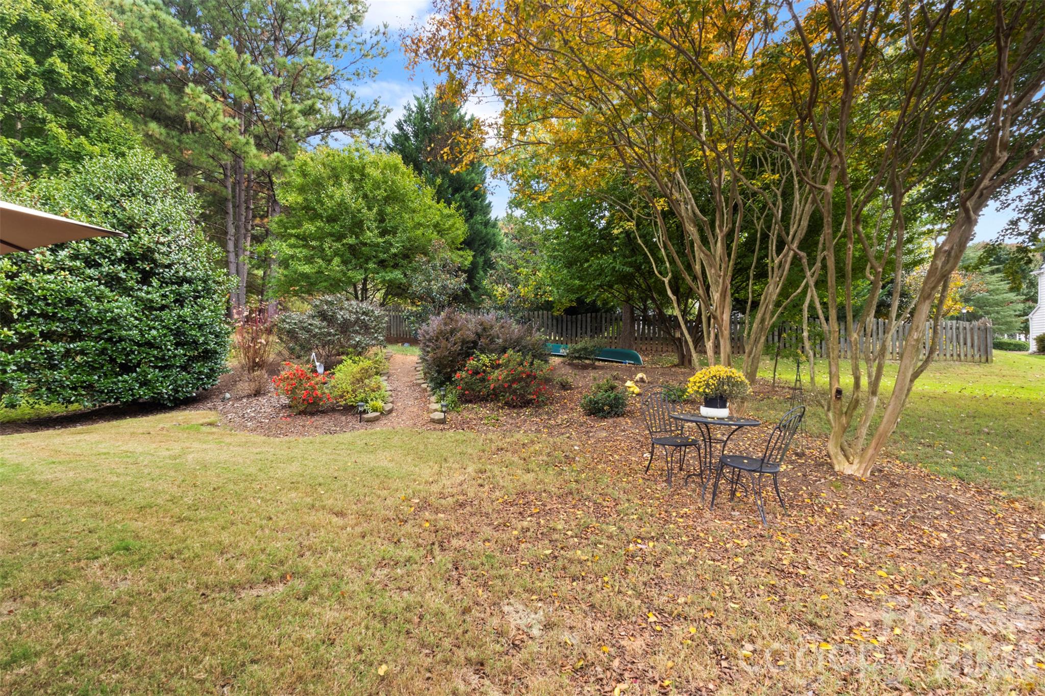 Well maintained yard with privacy landscaping on the side and back - 18912 Harbor Cove Drive, Cornelius