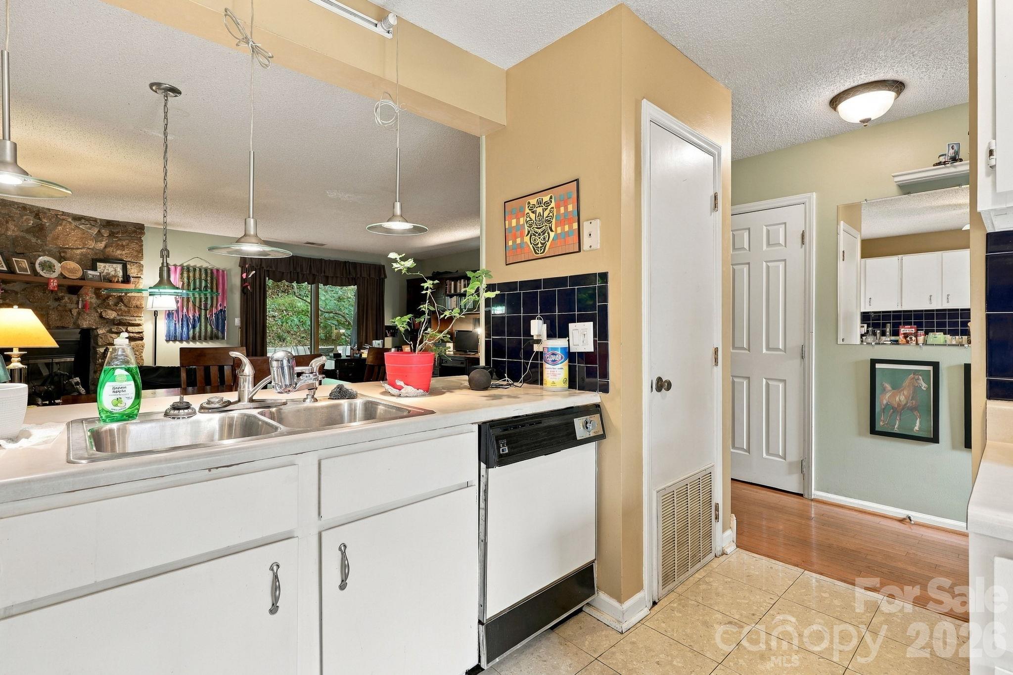 Townhouse at 39 Wildwood Avenue, Asheville, photo 11 of 48