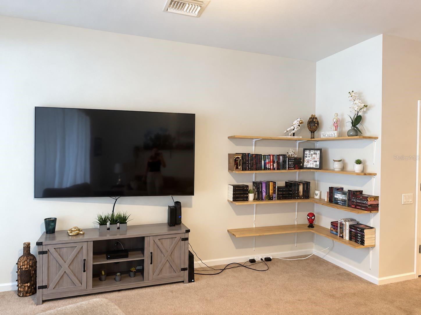Townhouse at 10204 ESTERO BAY LN, TAMPA, photo 5 of 19