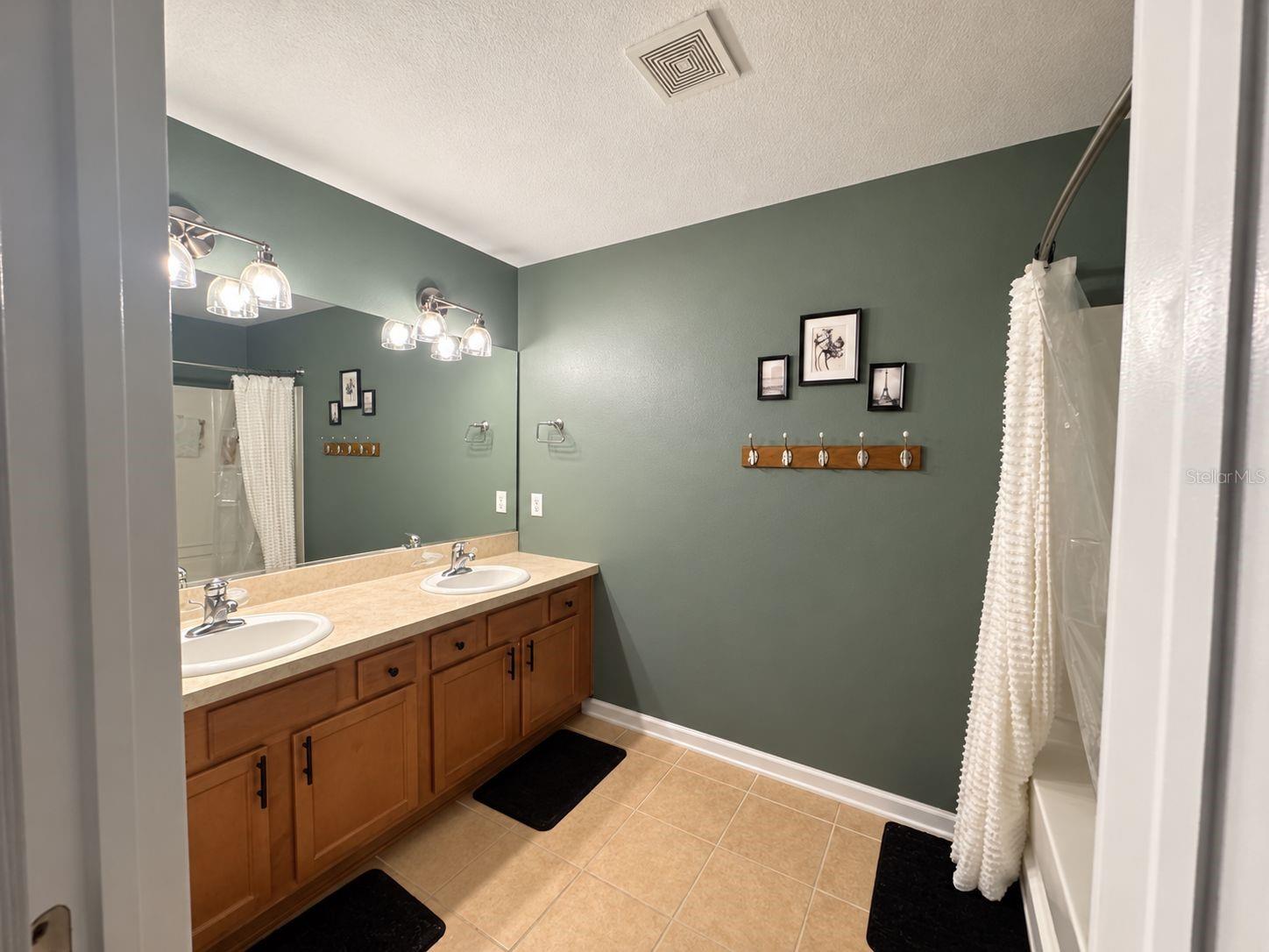 Townhouse at 10204 ESTERO BAY LN, TAMPA, photo 10 of 19