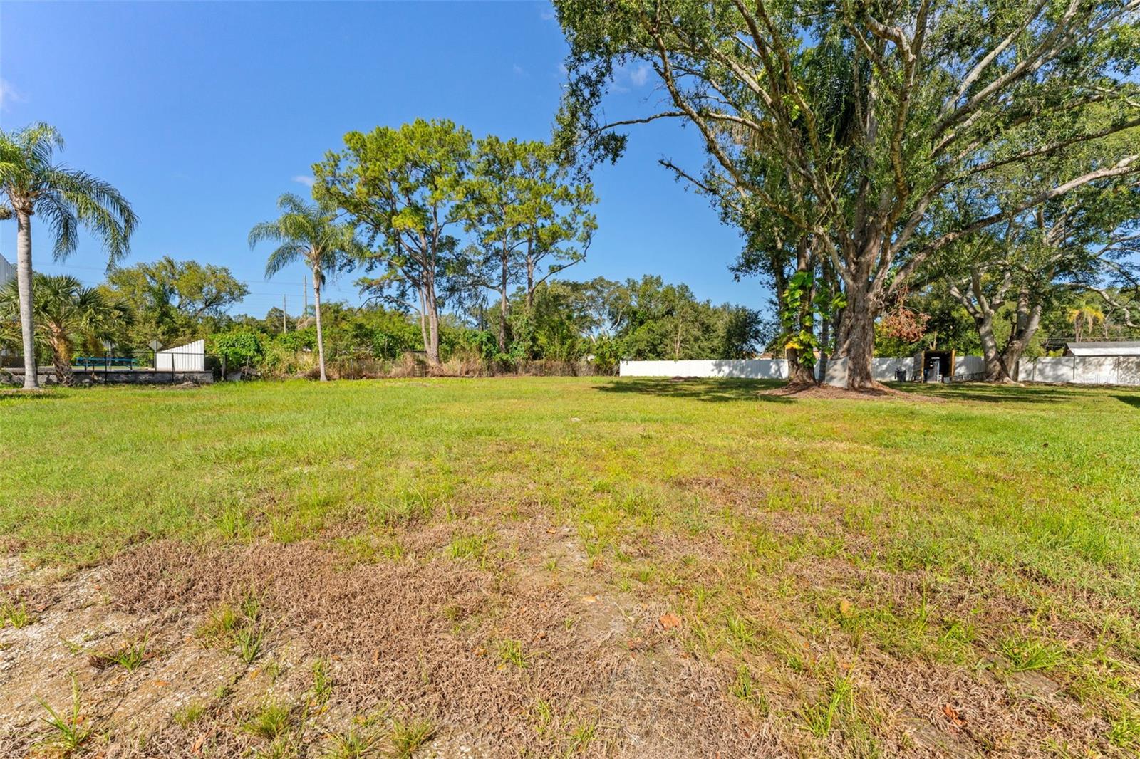 Manufactured Home at 11004 KITTY HAWK DR, TAMPA, photo 5 of 46