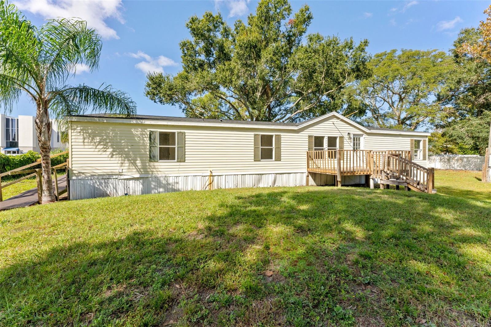 Manufactured Home at 11004 KITTY HAWK DR, TAMPA, photo 6 of 46