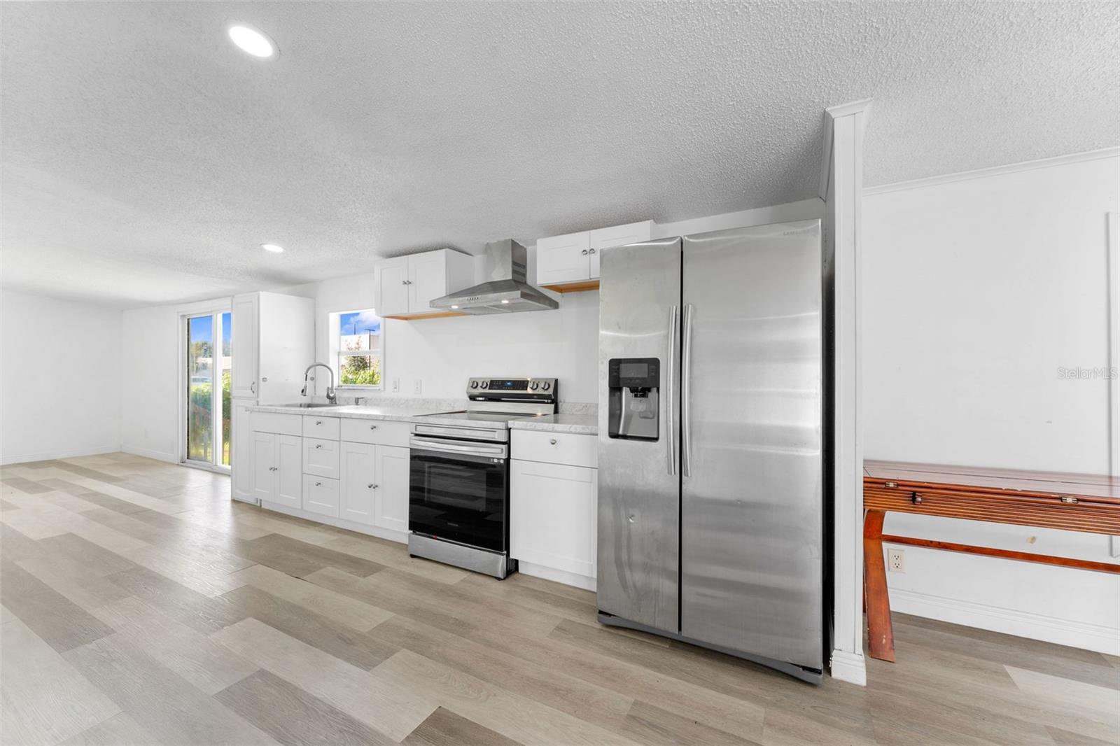Manufactured Home at 11004 KITTY HAWK DR, TAMPA, photo 15 of 46